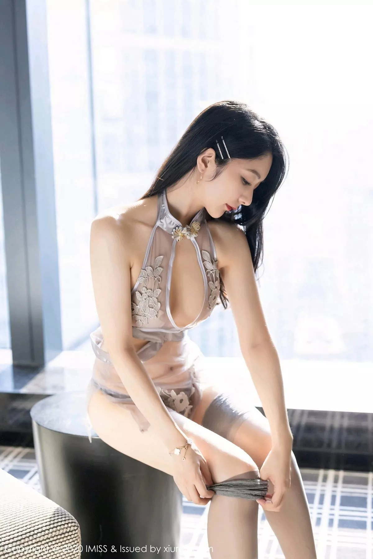 秀人集.com_[IMISS爱蜜社]Vol.518_女神Angela小热巴私房轻透灰色内衣配灰丝裤袜完美诱惑写真45P