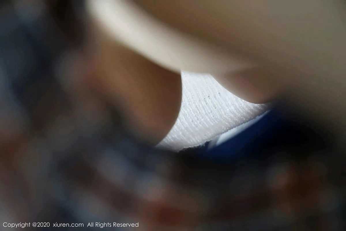 秀人集.com_[XiuRen秀人网]No.2715_嫩模周大萌私房针织毛衣配JK短裙露白嫩翘臀极致诱惑写真50P