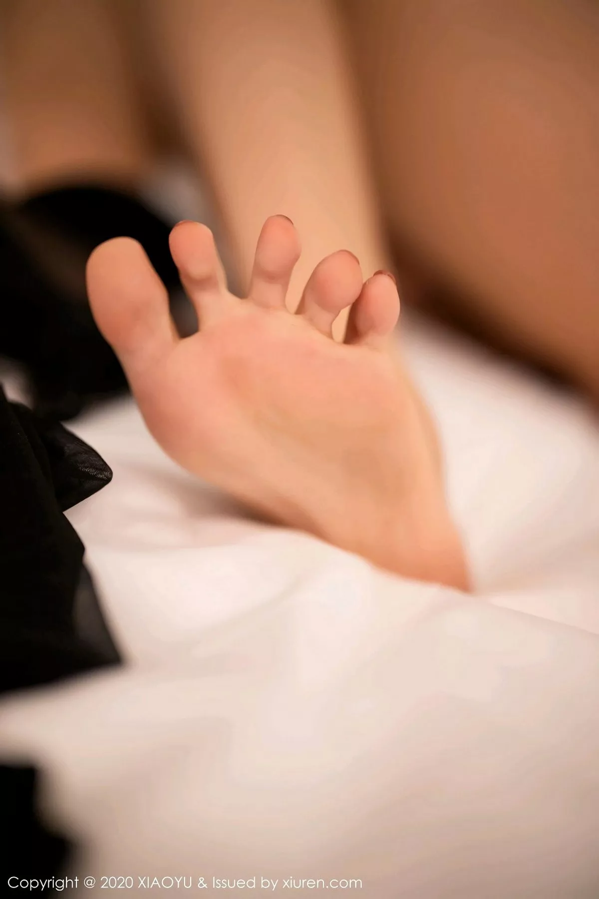 秀人集.com_[XiaoYu画语界]Vol.397_女神冯木木LRIS私房韵味旗袍半脱露蕾丝内衣魅惑黑丝写真101P