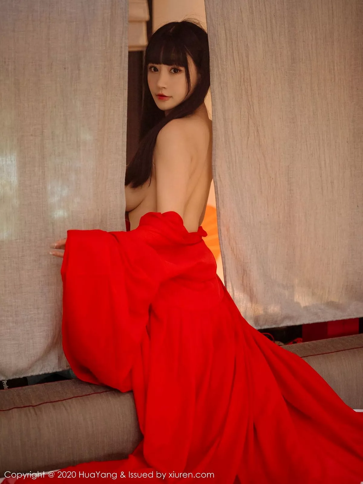 秀人集.com_[HuaYang花漾]Vol.310_女神朱可儿Flower杭州旅拍鲜红古典长裙包裹火辣胴体诱惑写真70P