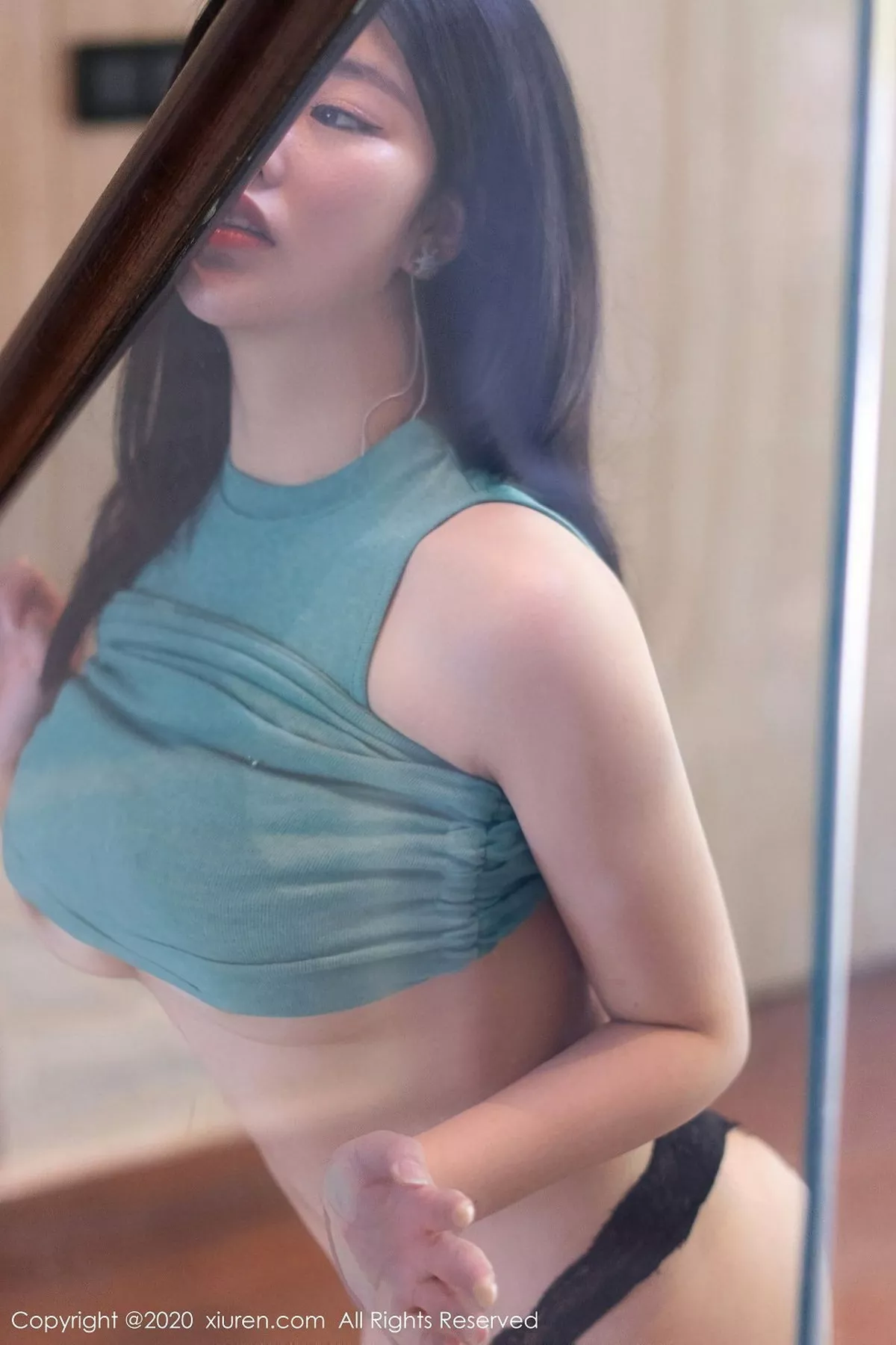 秀人集.com_[XiuRen秀人网]No.2744_女神娜露Selena西双版纳旅拍典雅服饰配黑丝裤袜秀翘臀诱惑写真50P