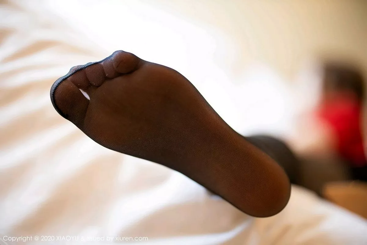 秀人集.com_[XiaoYu画语界]Vol.402_嫩模梦梵私房床上红色内衣配超薄黑丝裤袜秀多姿身材诱惑写真63P