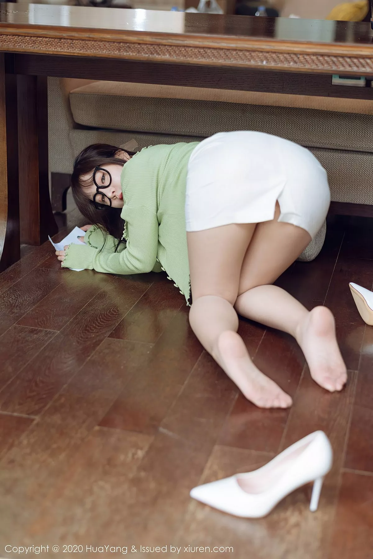 秀人集.com_[HuaYang花漾]Vol.300_女神王雨纯西双版纳旅拍总裁vs土气职员第二部私房诱惑写真80P