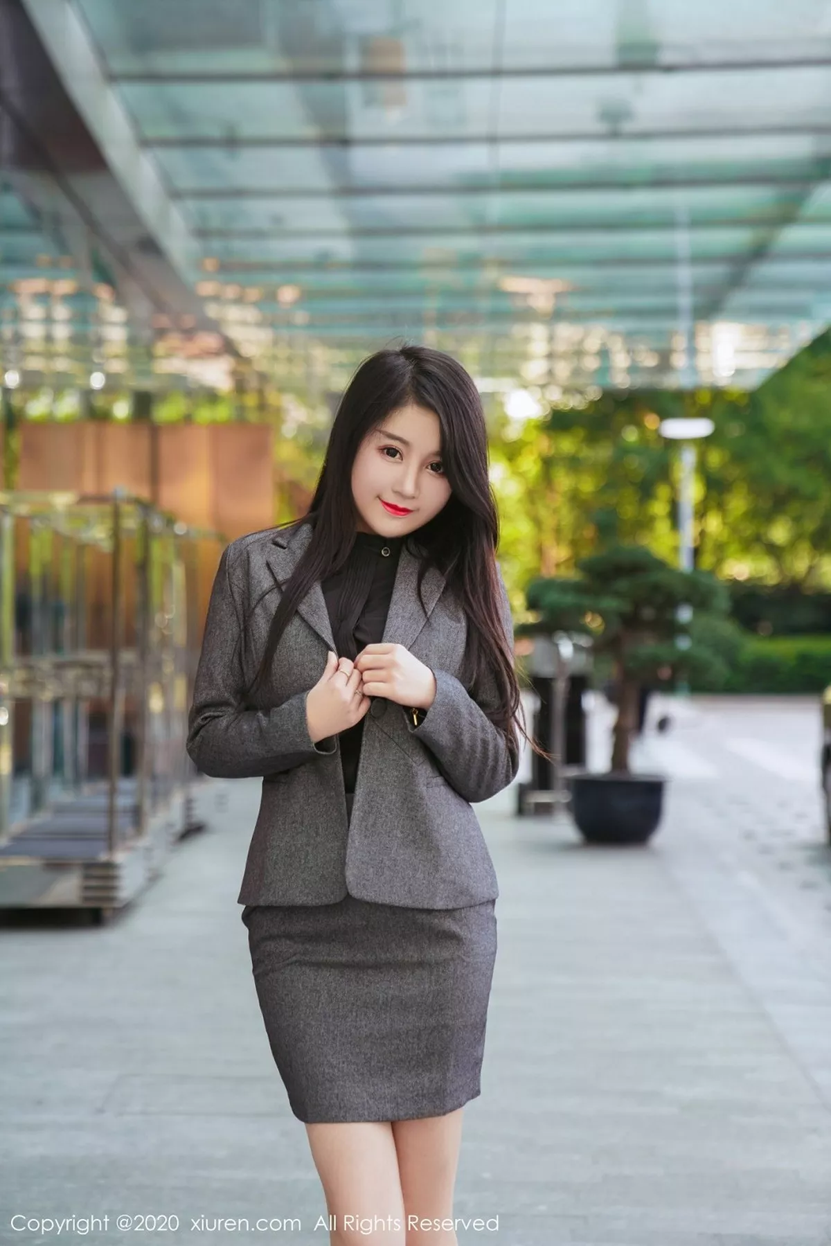 秀人集.com_[XiuRen秀人网]No.2628_嫩模美七Mia酒店OL制服剧情主题性感透视内裤秀翘臀诱惑写真64P