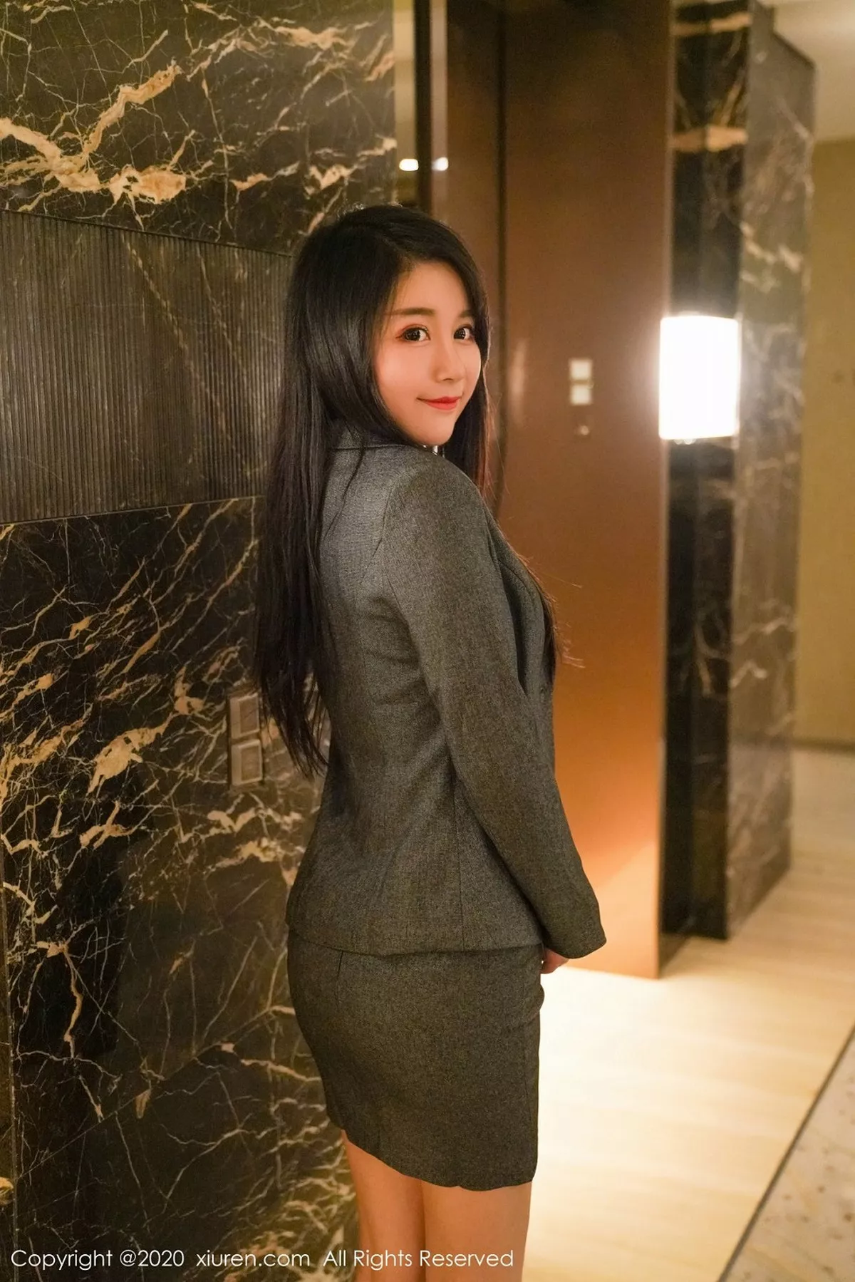 秀人集.com_[XiuRen秀人网]No.2628_嫩模美七Mia酒店OL制服剧情主题性感透视内裤秀翘臀诱惑写真64P