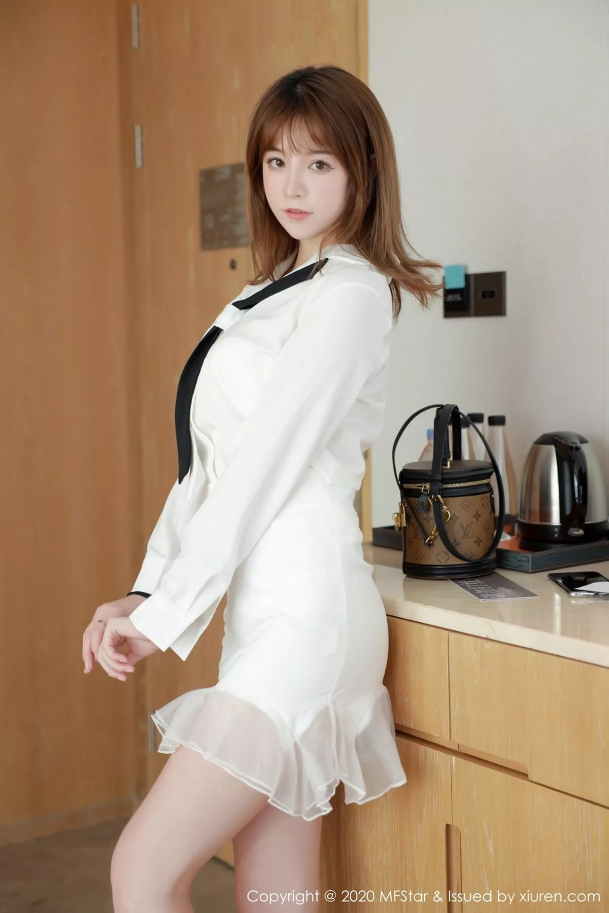 秀人集.com_[MFStar模范学院]Vol.400_嫩模yoo优优四川旅拍洁白通透套装露雪白肌肤明艳动人写真63P