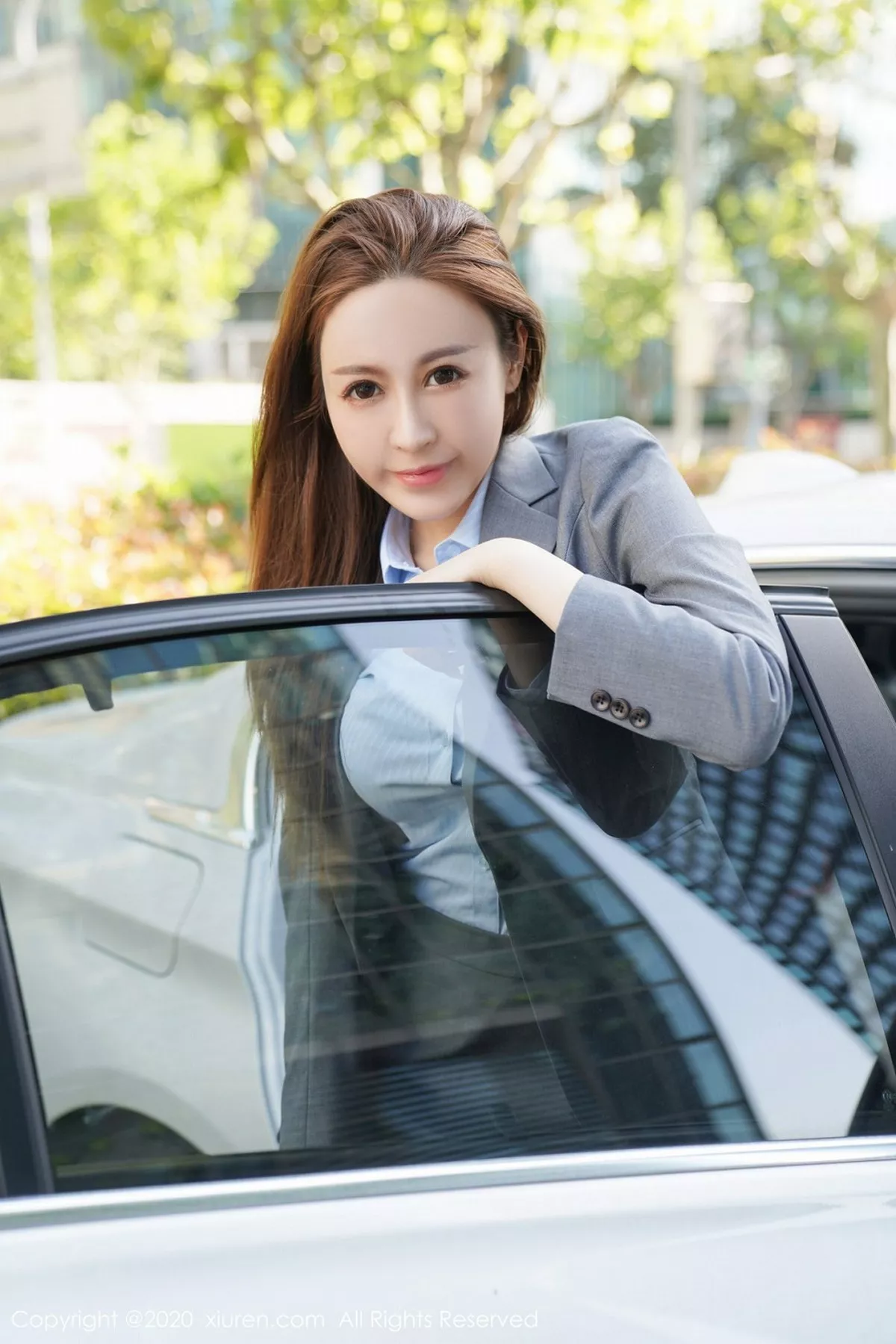 秀人集.com_[XiuRen秀人网]No.2638_嫩模周井空职场秘书OL制服主题半撩露吊带黑丝极致魅惑写真51P