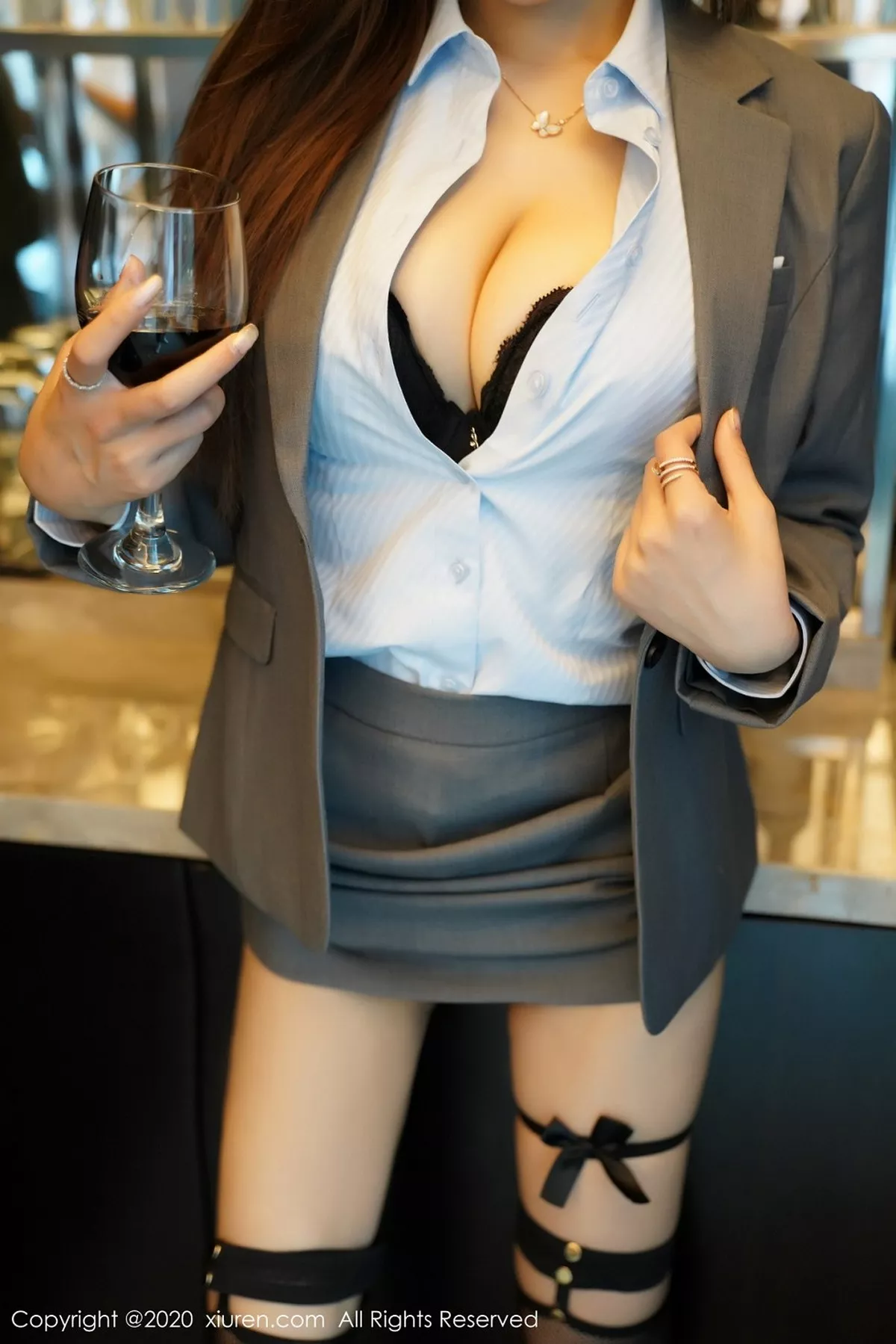 秀人集.com_[XiuRen秀人网]No.2638_嫩模周井空职场秘书OL制服主题半撩露吊带黑丝极致魅惑写真51P