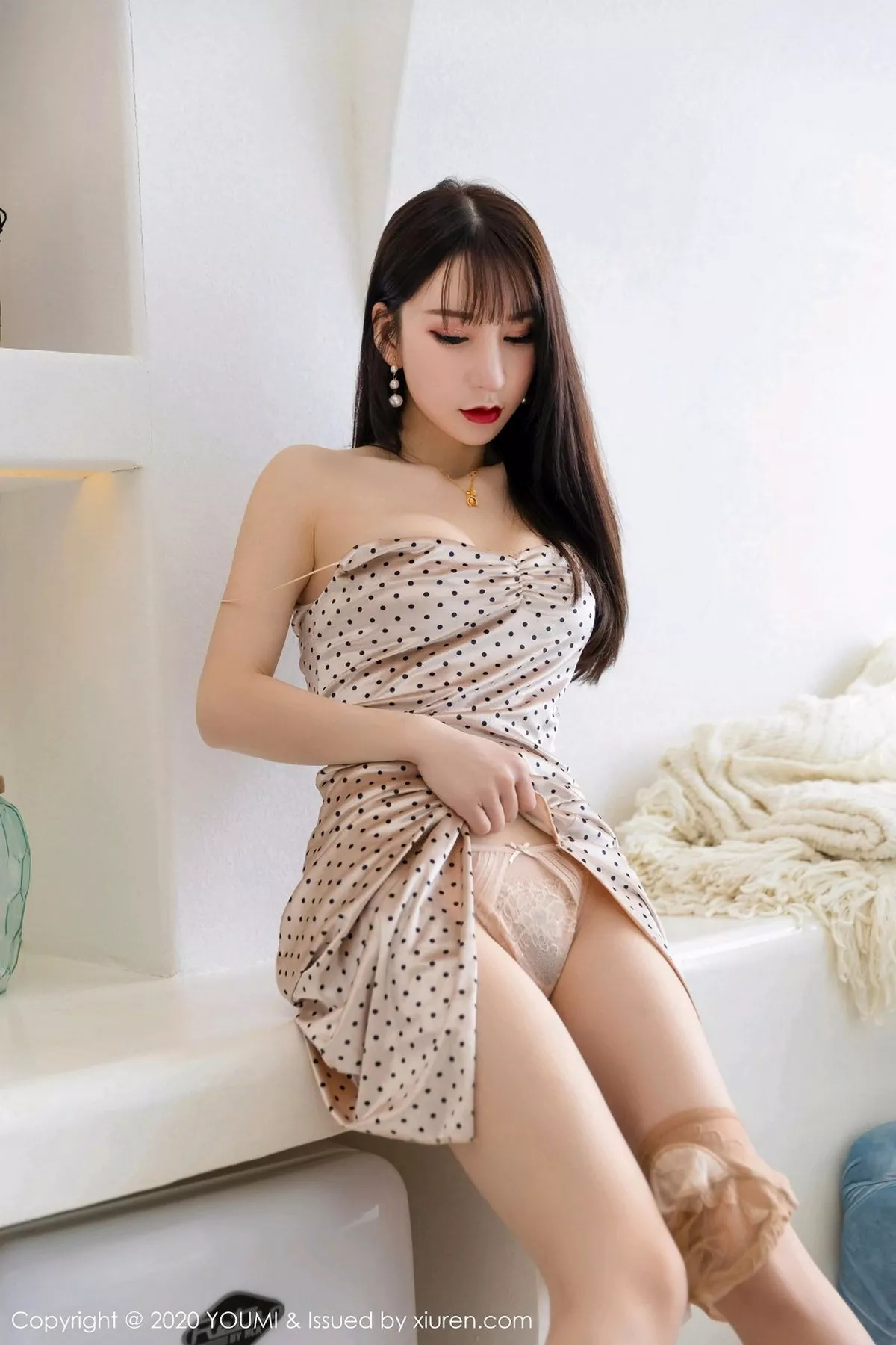 秀人集.com_[YouMi尤蜜荟]Vol.556_女神周于希Sandy大理旅拍性感吊带裙配蕾丝内裤惹火诱惑写真55P