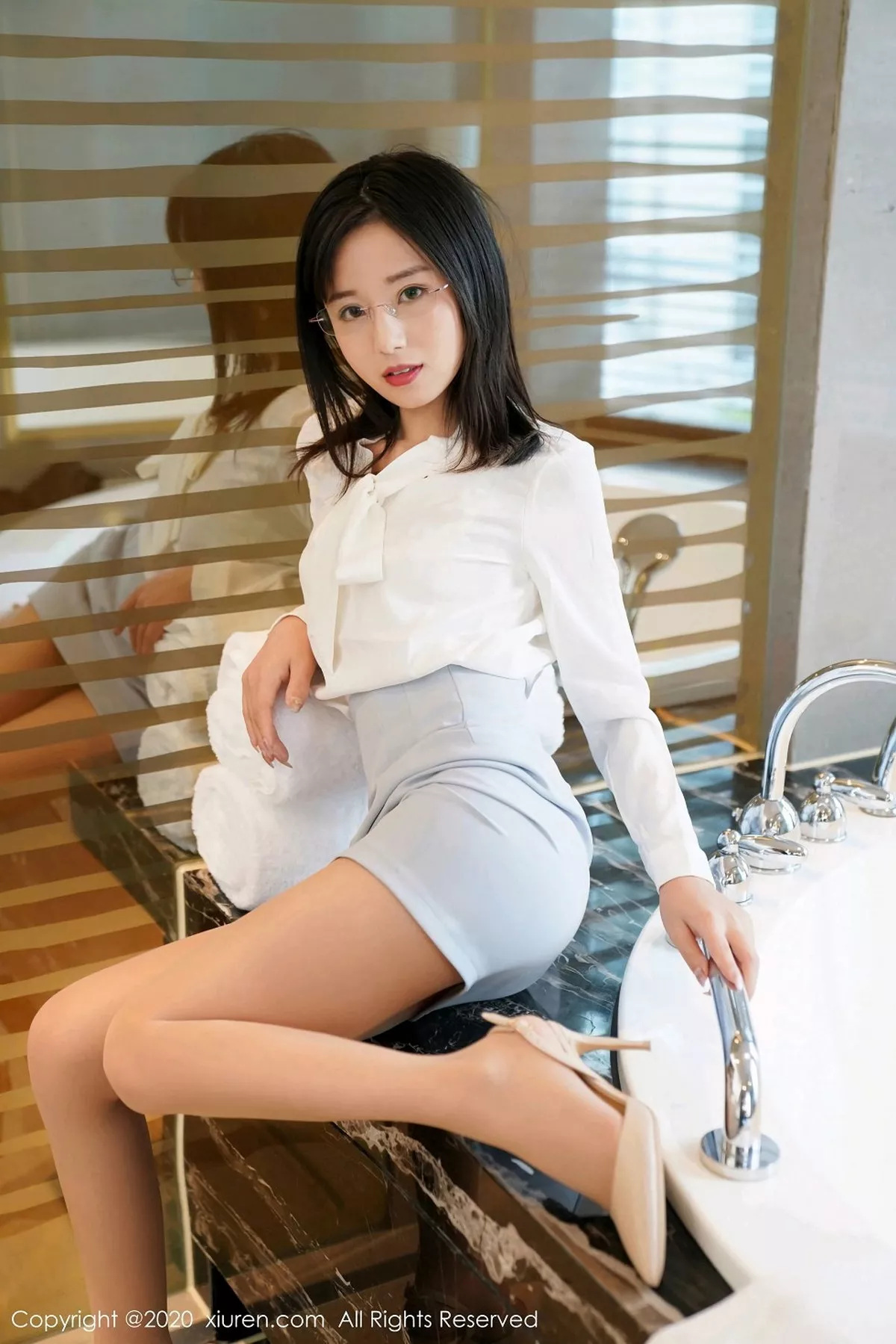 秀人集.com_[XiuRen秀人网]No.2825_嫩模仓井优香眼镜OL职业装秘书主题撩裙露白色缕空内裤诱惑写真50P