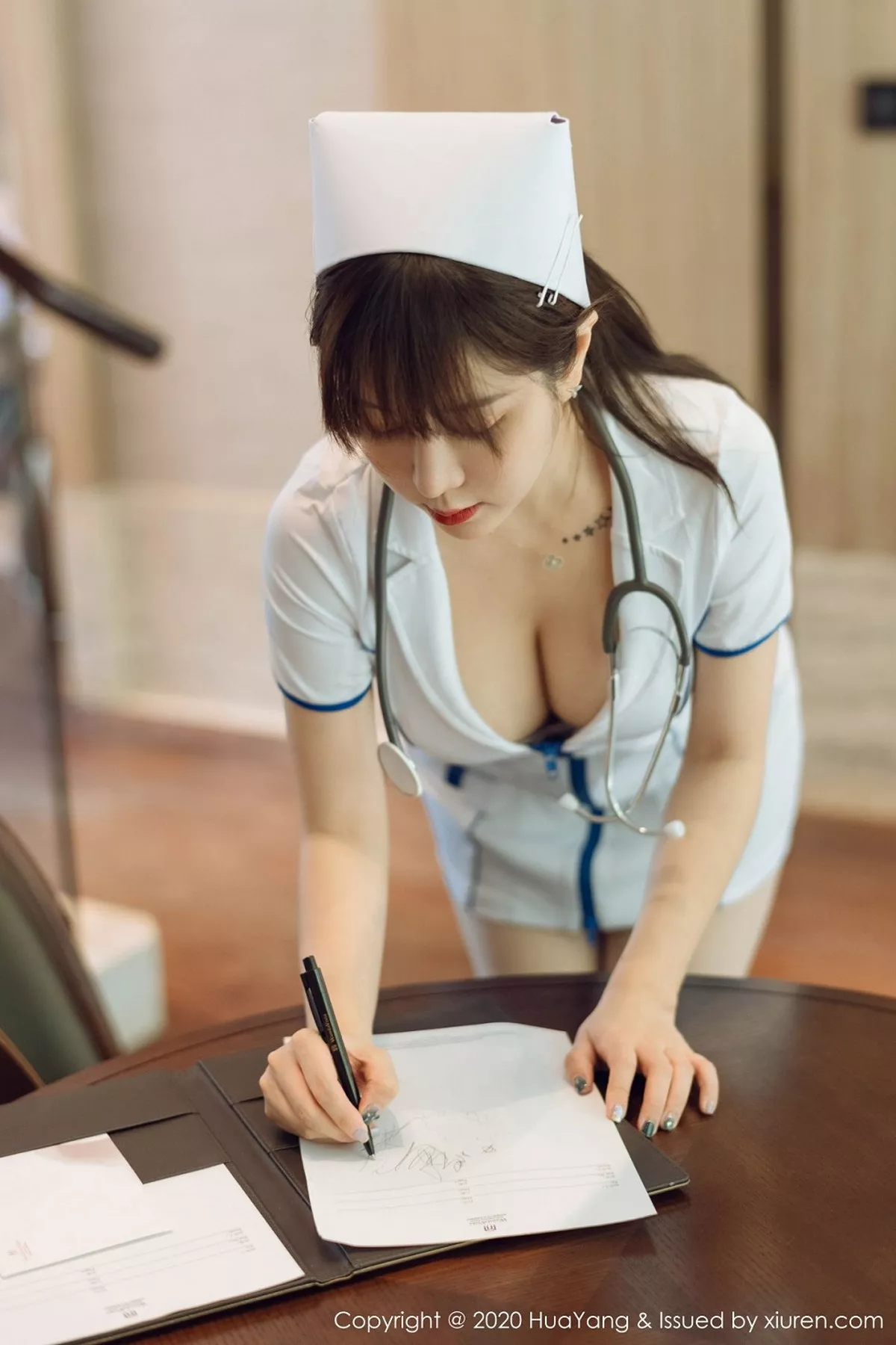 秀人集.com_[HuaYang花漾]Vol.330_女神王雨纯西双版纳旅拍性感护士装配开档肉丝裤袜撩人诱惑写真102P