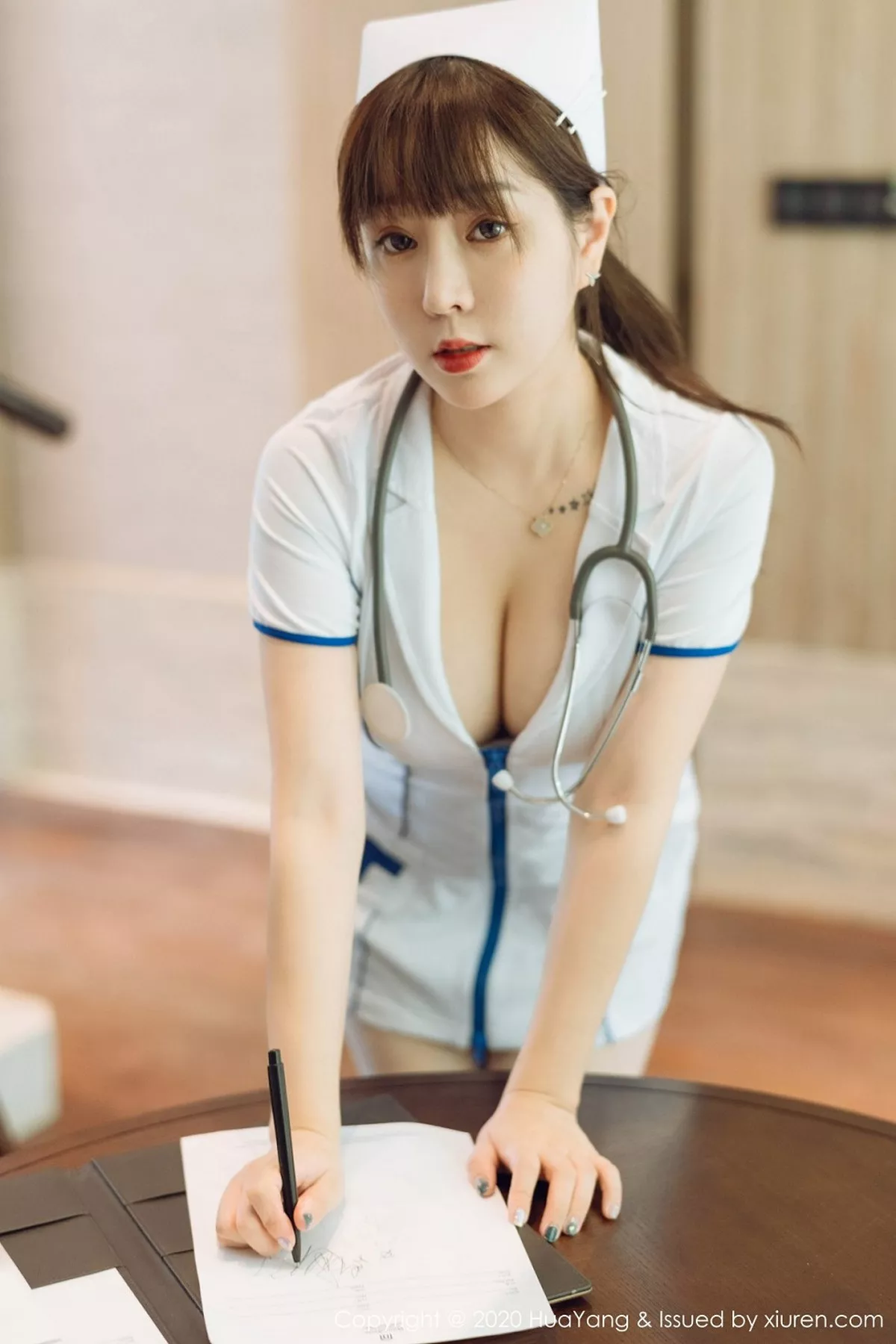 秀人集.com_[HuaYang花漾]Vol.330_女神王雨纯西双版纳旅拍性感护士装配开档肉丝裤袜撩人诱惑写真102P