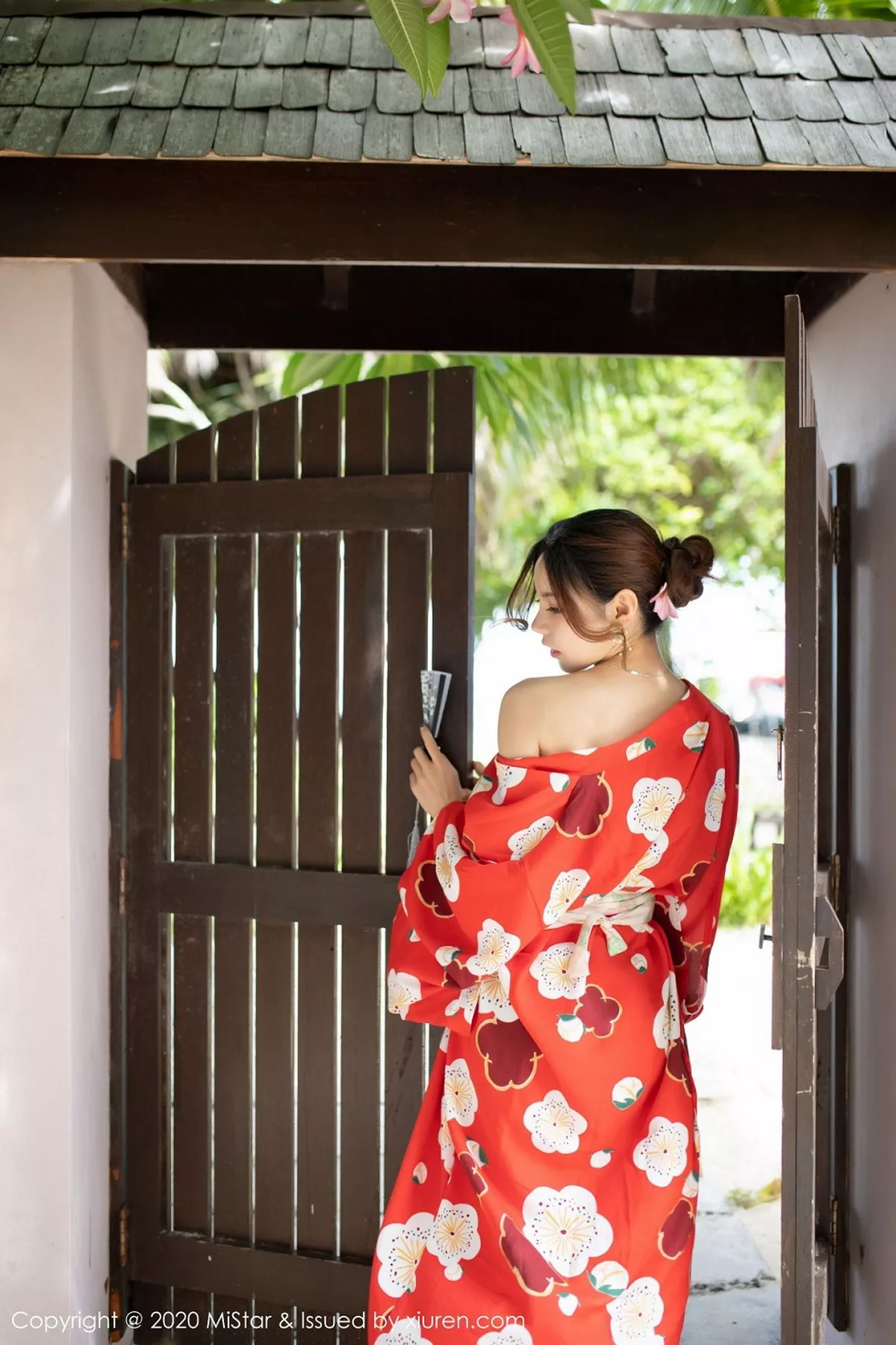 秀人集.com_[MiStar魅妍社]Vol.326_嫩模沈佳熹私房鲜艳红色和服半露酥胸白嫩美腿诱惑写真45P