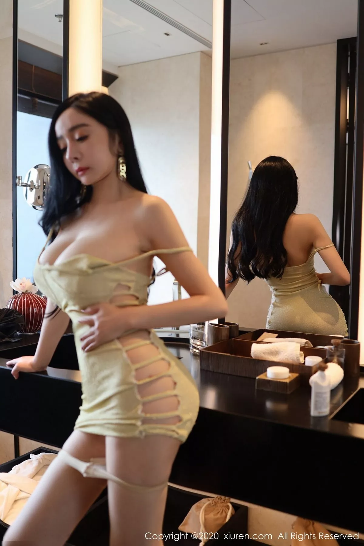 秀人集.com_[XiuRen秀人网]No.2854_嫩模允爾华丽典雅吊裙配无内肉丝裤袜秀翘臀屁沟极致诱惑写真62P