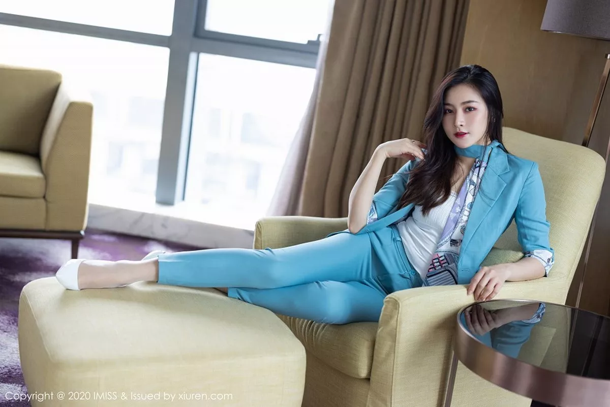 秀人集.com_[IMISS爱蜜社]Vol.532_气质美女Vanessa浅蓝典雅职业装半脱露性感内衣撩人诱惑写真48P