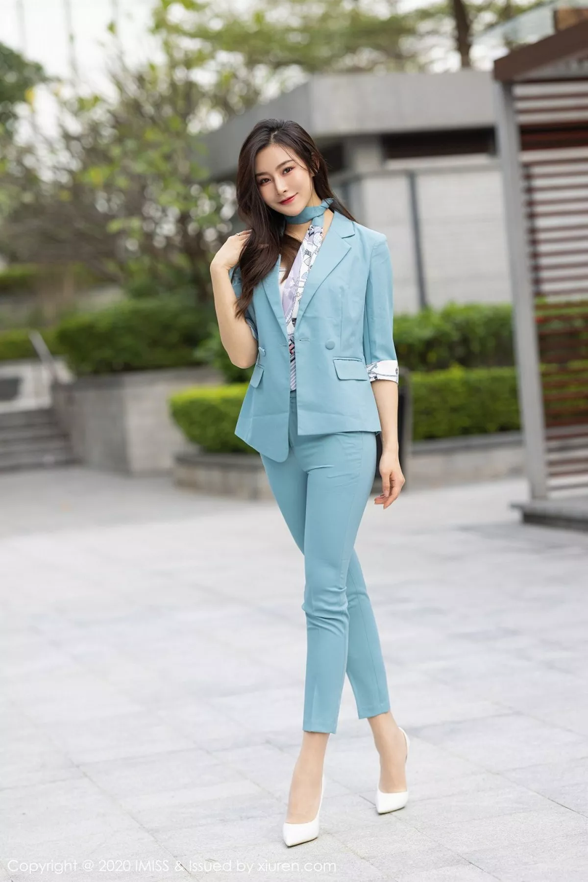 秀人集.com_[IMISS爱蜜社]Vol.532_气质美女Vanessa浅蓝典雅职业装半脱露性感内衣撩人诱惑写真48P