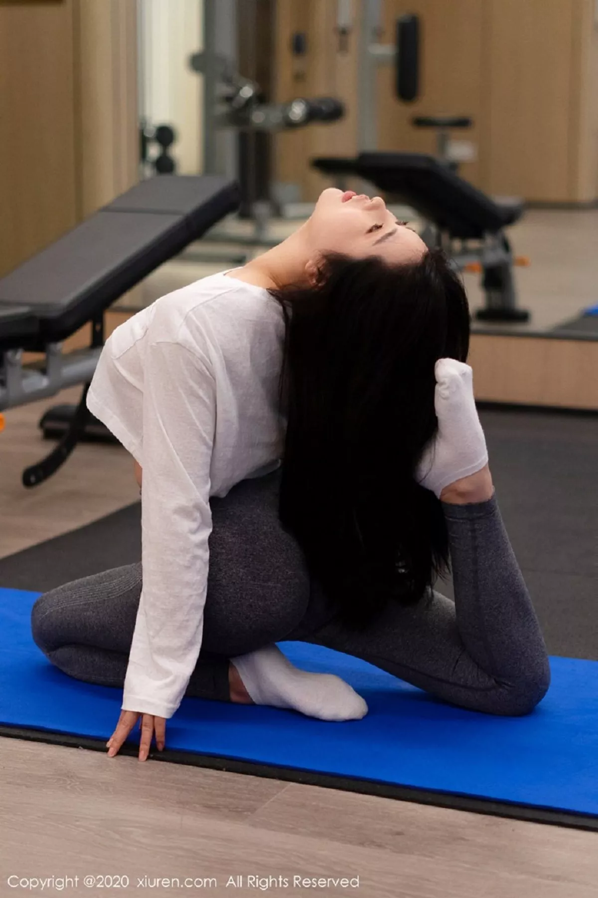 秀人集.com_[XiuRen秀人网]No.2863_女神娜露Selena健身房性感紧身衣秀凹凸身材丰乳肥臀诱惑写真50P