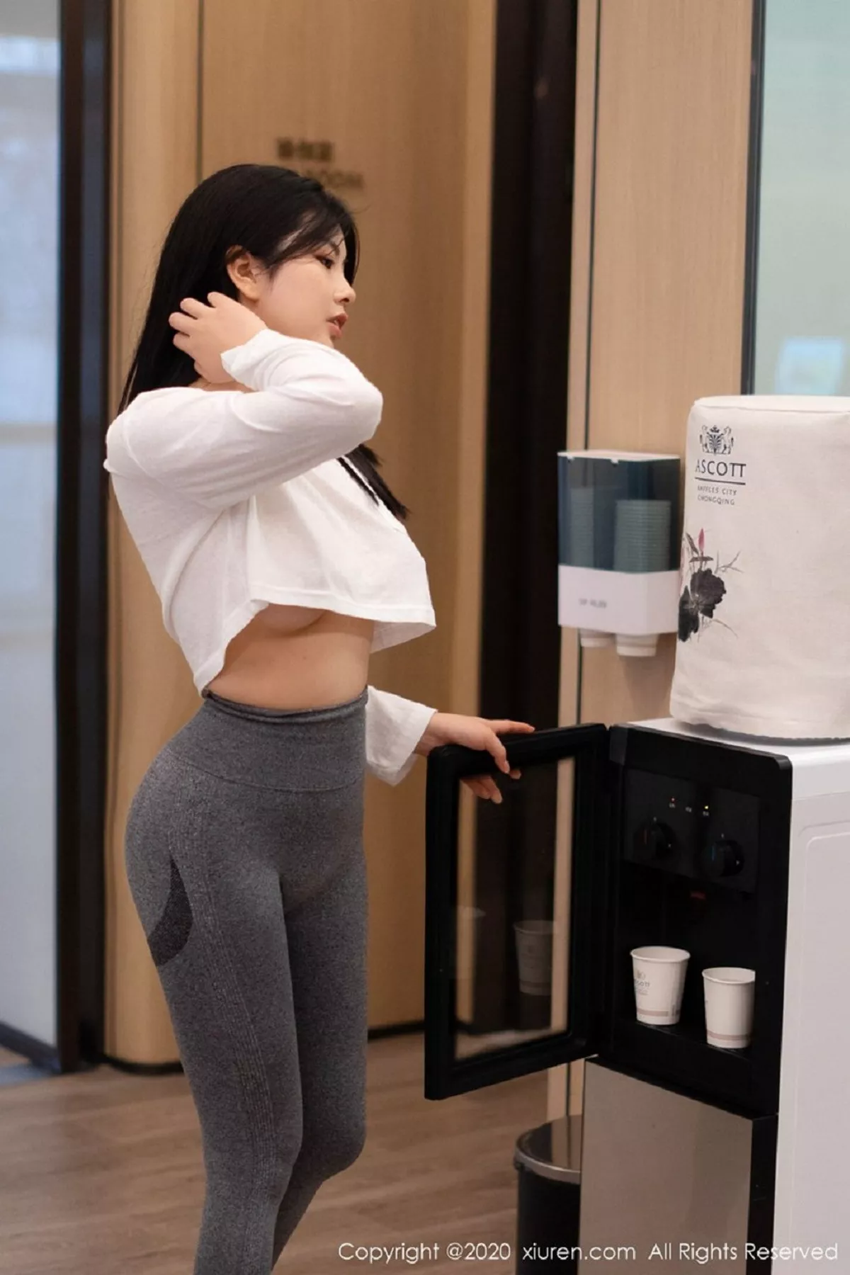 秀人集.com_[XiuRen秀人网]No.2863_女神娜露Selena健身房性感紧身衣秀凹凸身材丰乳肥臀诱惑写真50P