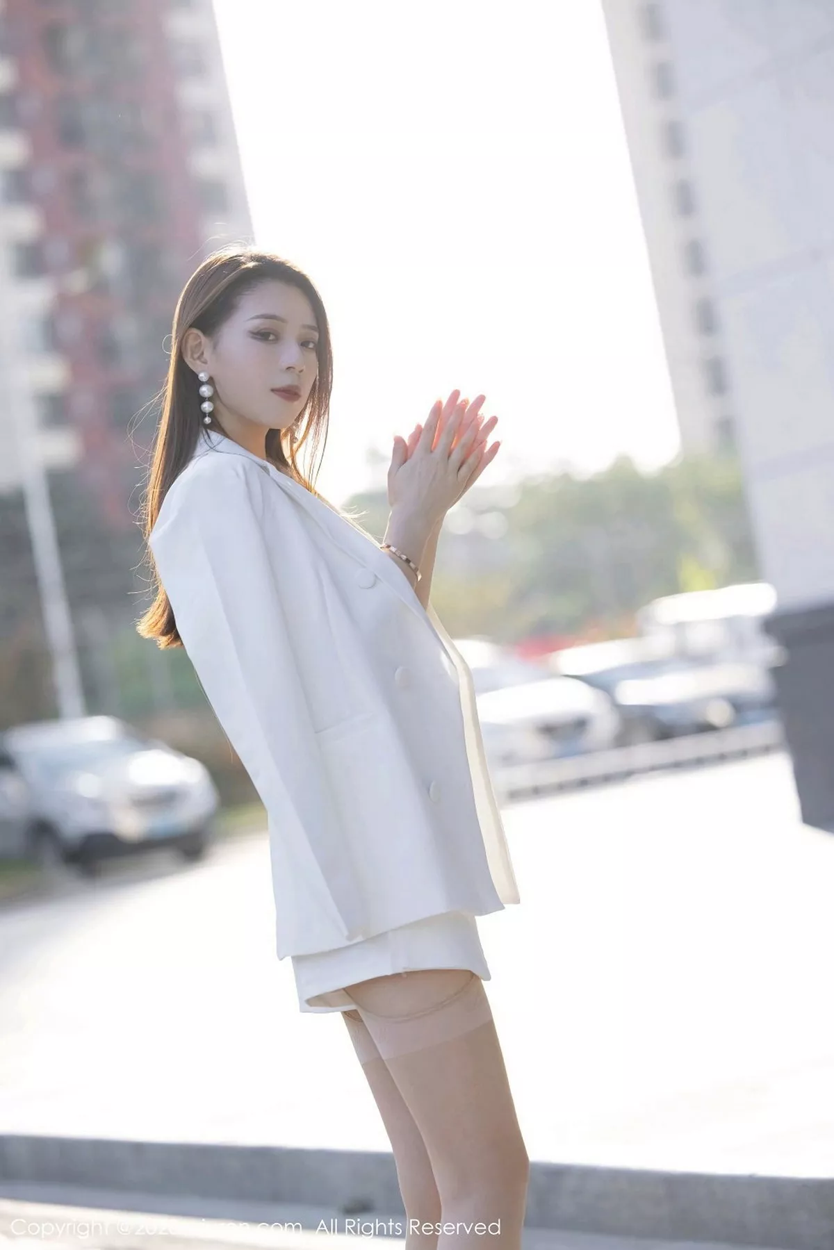 秀人集.com_[XiuRen秀人网]No.2868_嫩模言沫淡雅白色职业装主题半脱露开档肉丝裤袜撩人诱惑写真62P