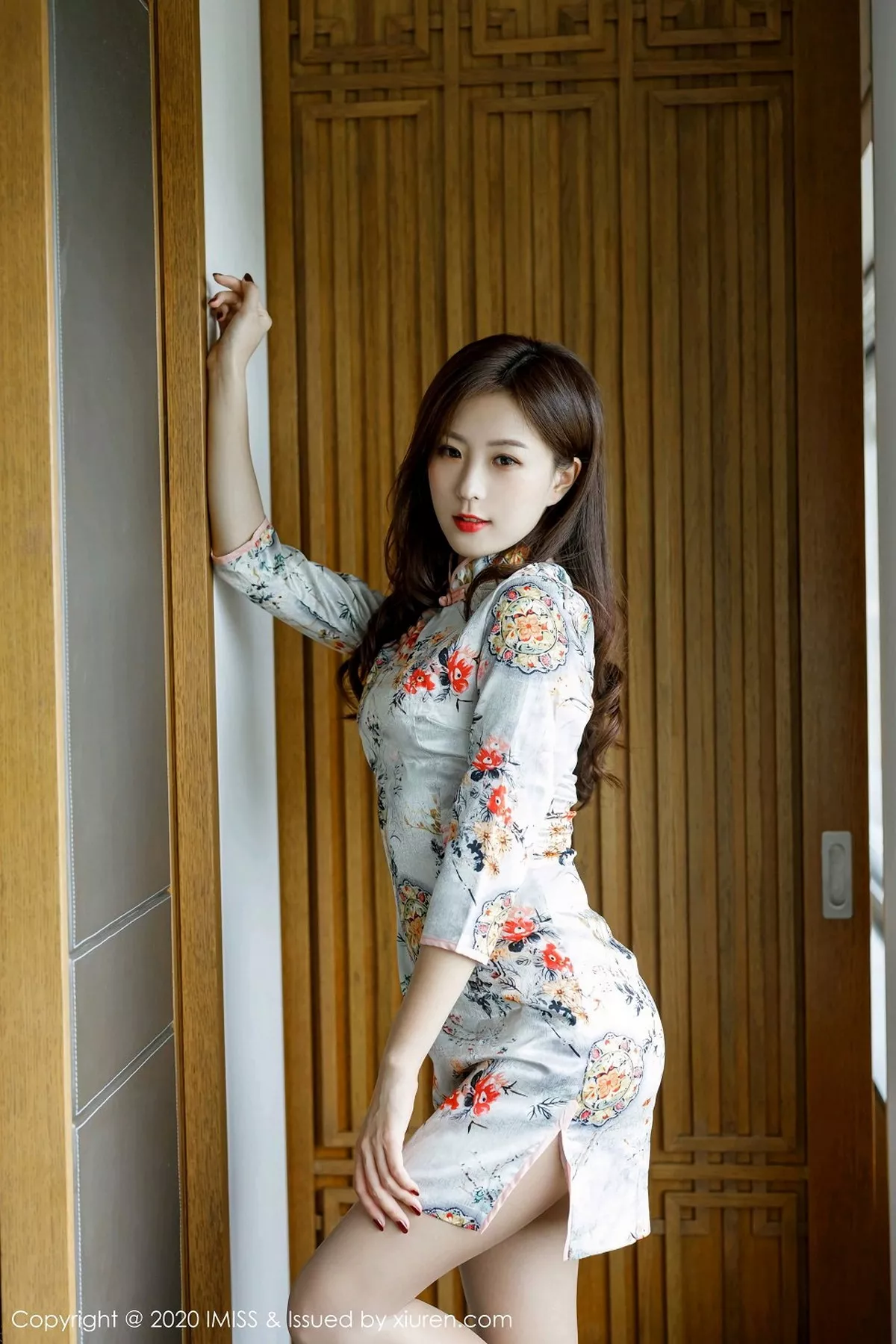 秀人集.com_[IMISS爱蜜社]Vol.534_嫩模杨紫嫣Cynthia私房床上撩古韵旗袍露肉丝裤袜诱惑写真64P