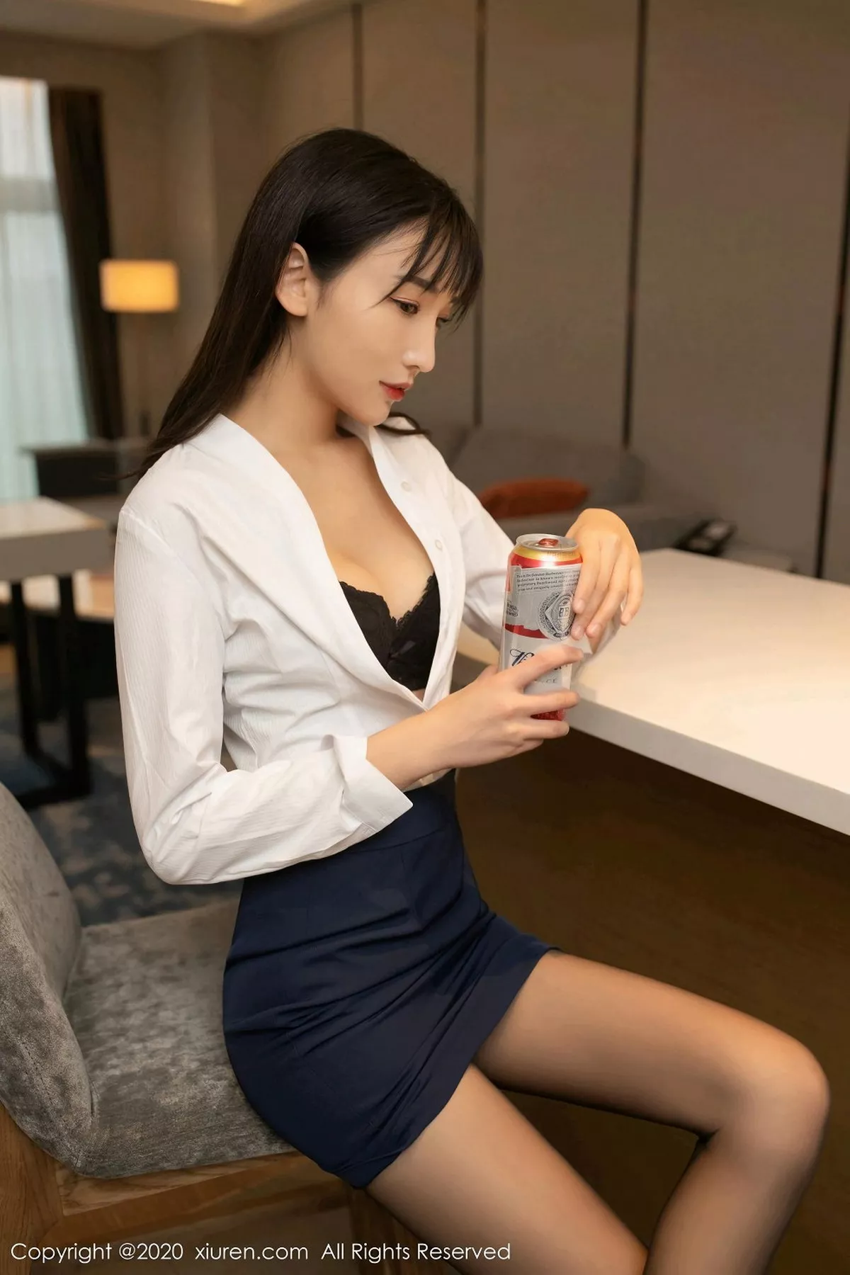 秀人集.com_[XiuRen秀人网]No.2882_嫩模陆萱萱酒店买醉主题私房床上开档黑丝裤袜半脱撩人诱惑写真76P