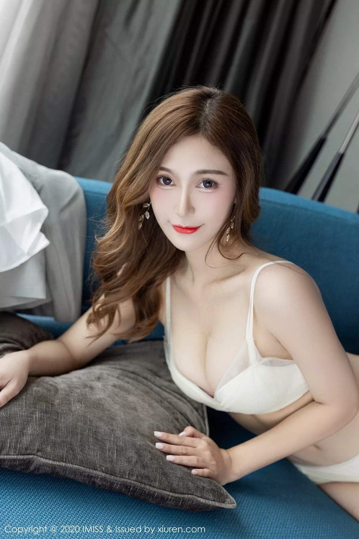 秀人集.com_[IMISS爱蜜社]Vol.535_气质女神Lavinia肉洁白典雅服饰半脱露性感内衣完美诱惑写真54P