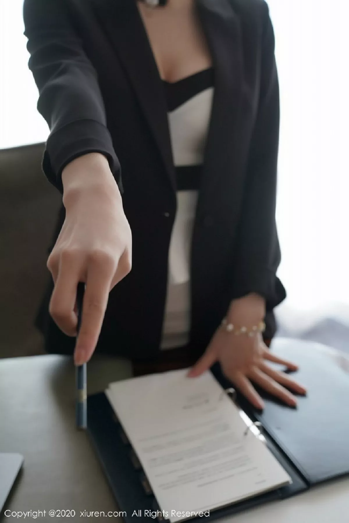 秀人集.com_[XiuRen秀人网]No.2885_女神周于希Sandy职场OL剧情主题私房半脱肉丝裤袜极致诱惑写真113P