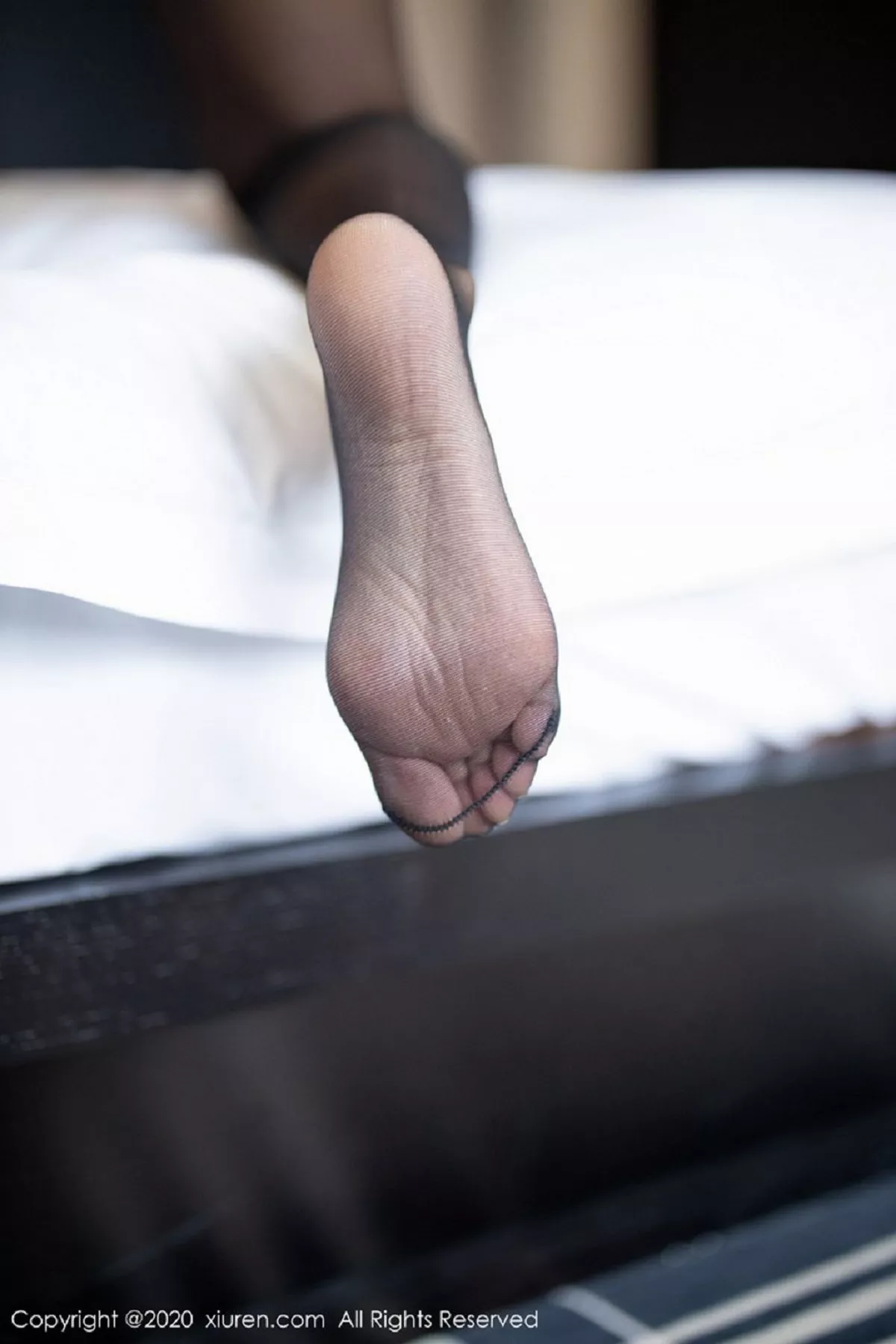 秀人集.com_[XiuRen秀人网]No.2892_气质美女Carry私房性感白色内衣配开档黑丝裤袜秀玲珑身材写真68P