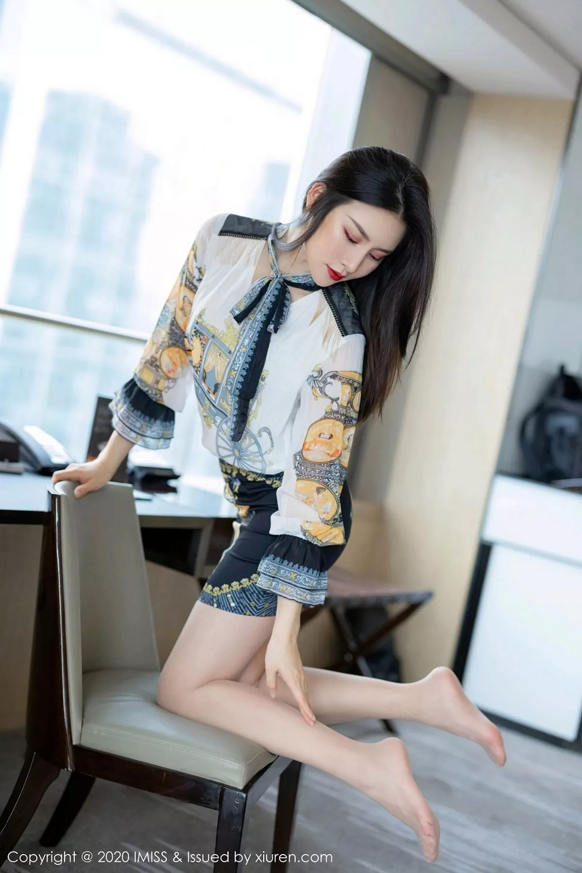 秀人集.com_[IMISS爱蜜社]Vol.525_气质美女Vanessa私房床上性感内衣秀完美身材迷人诱惑写真56P