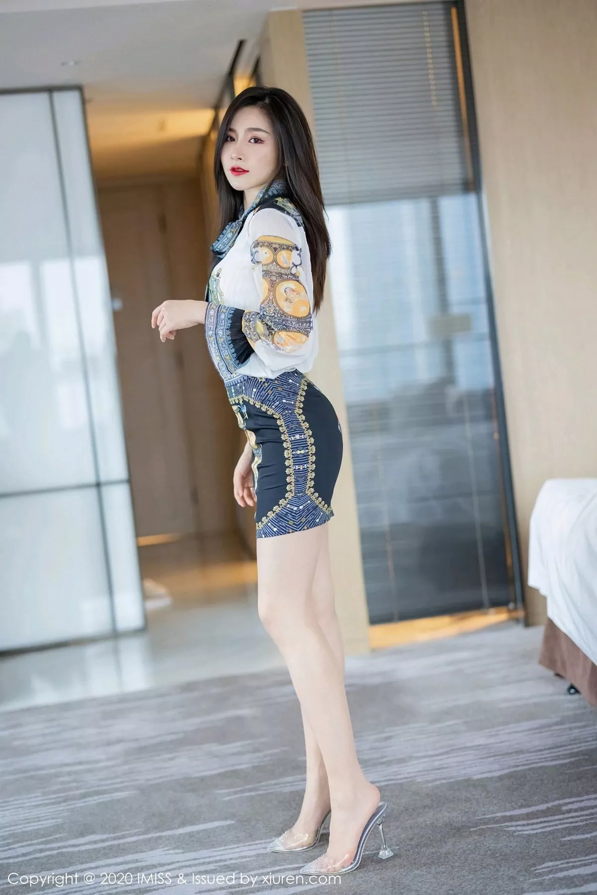 秀人集.com_[IMISS爱蜜社]Vol.525_气质美女Vanessa私房床上性感内衣秀完美身材迷人诱惑写真56P