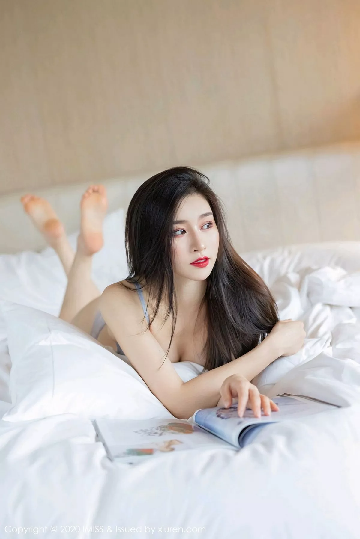 秀人集.com_[IMISS爱蜜社]Vol.525_气质美女Vanessa私房床上性感内衣秀完美身材迷人诱惑写真56P