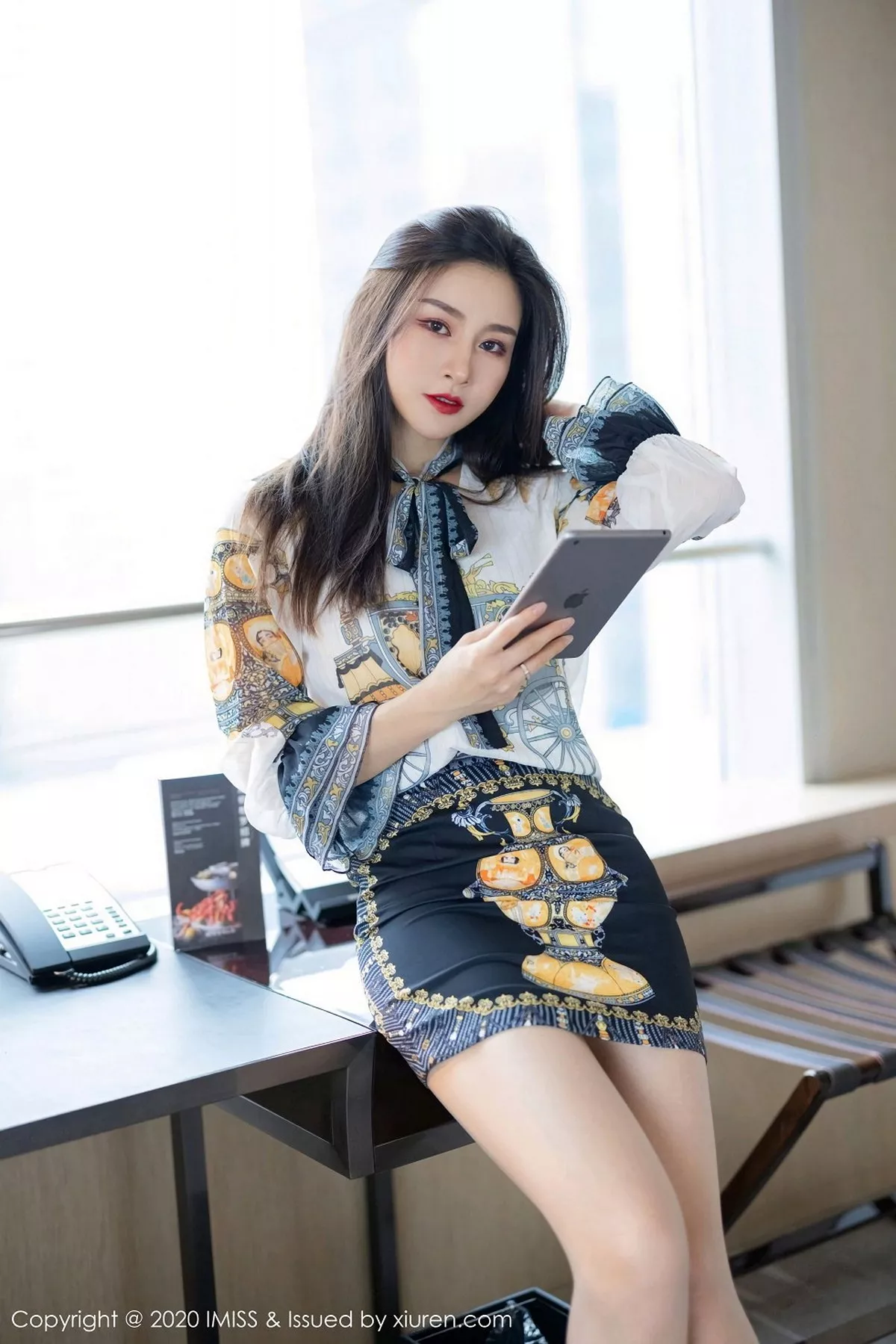 秀人集.com_[IMISS爱蜜社]Vol.525_气质美女Vanessa私房床上性感内衣秀完美身材迷人诱惑写真56P