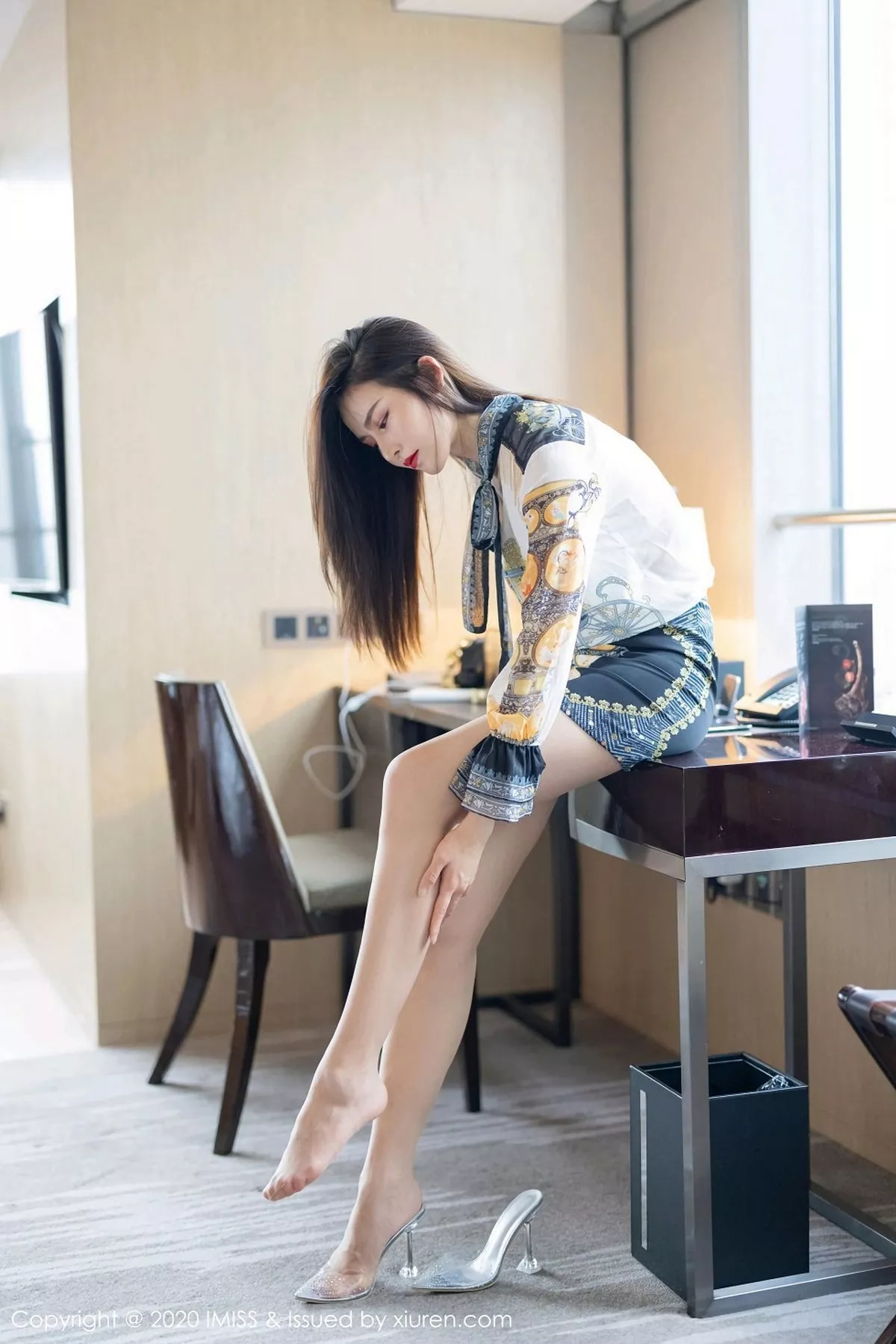 秀人集.com_[IMISS爱蜜社]Vol.525_气质美女Vanessa私房床上性感内衣秀完美身材迷人诱惑写真56P