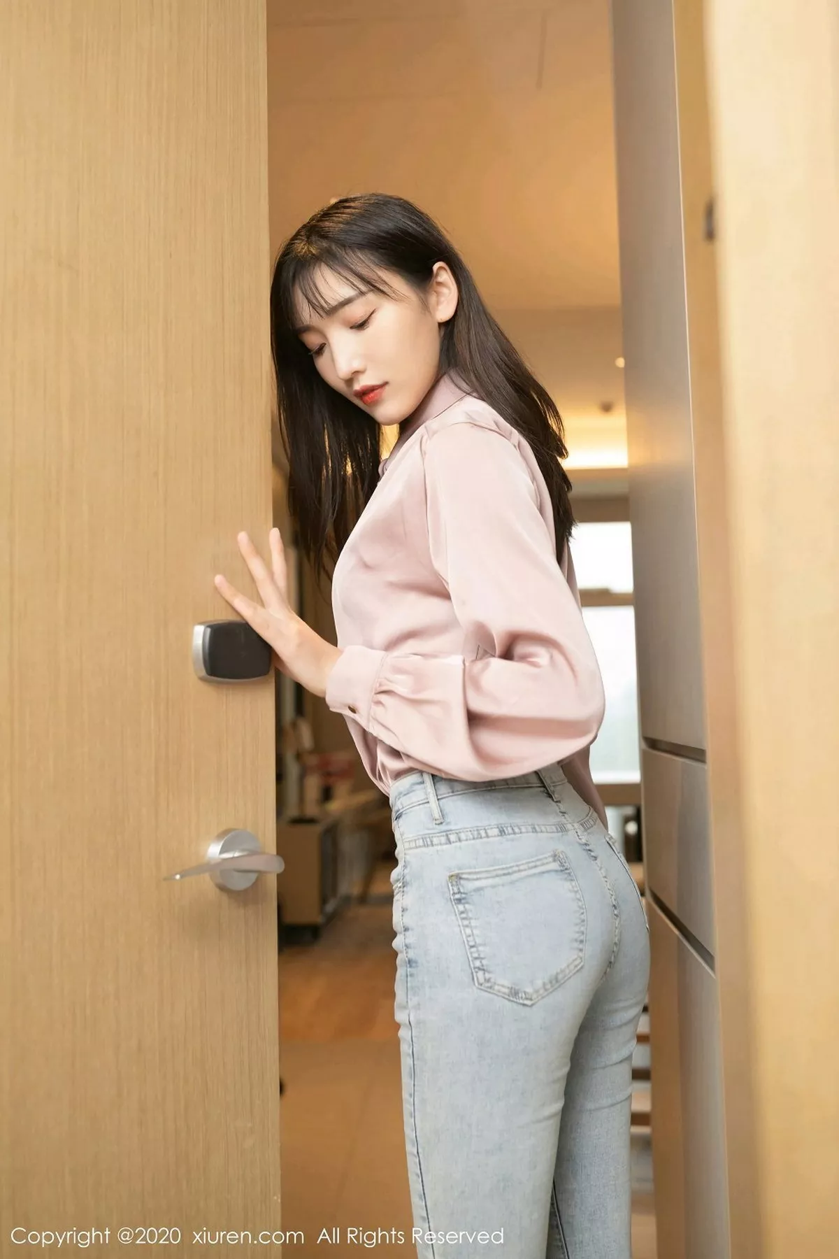 秀人集.com_[XiuRen秀人网]No.2955_嫩模陆萱萱下班偶遇主题私房半脱牛仔裤露肉丝裤袜撩人诱惑写真62P