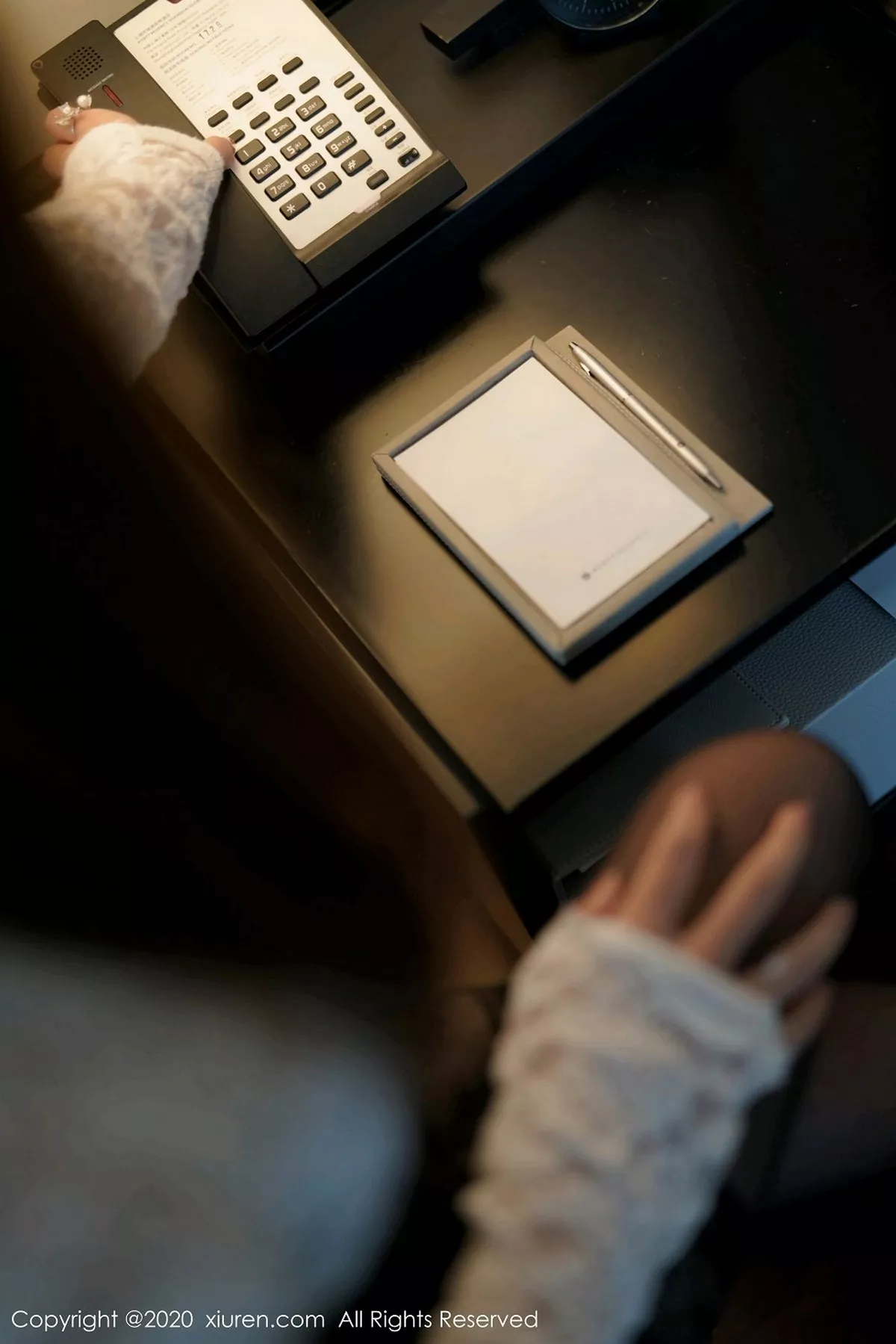 秀人集.com_[XiuRen秀人网]No.2952_女神周于希Sandy酒店真实场景主题床上黑色情趣内衣诱惑写真100P