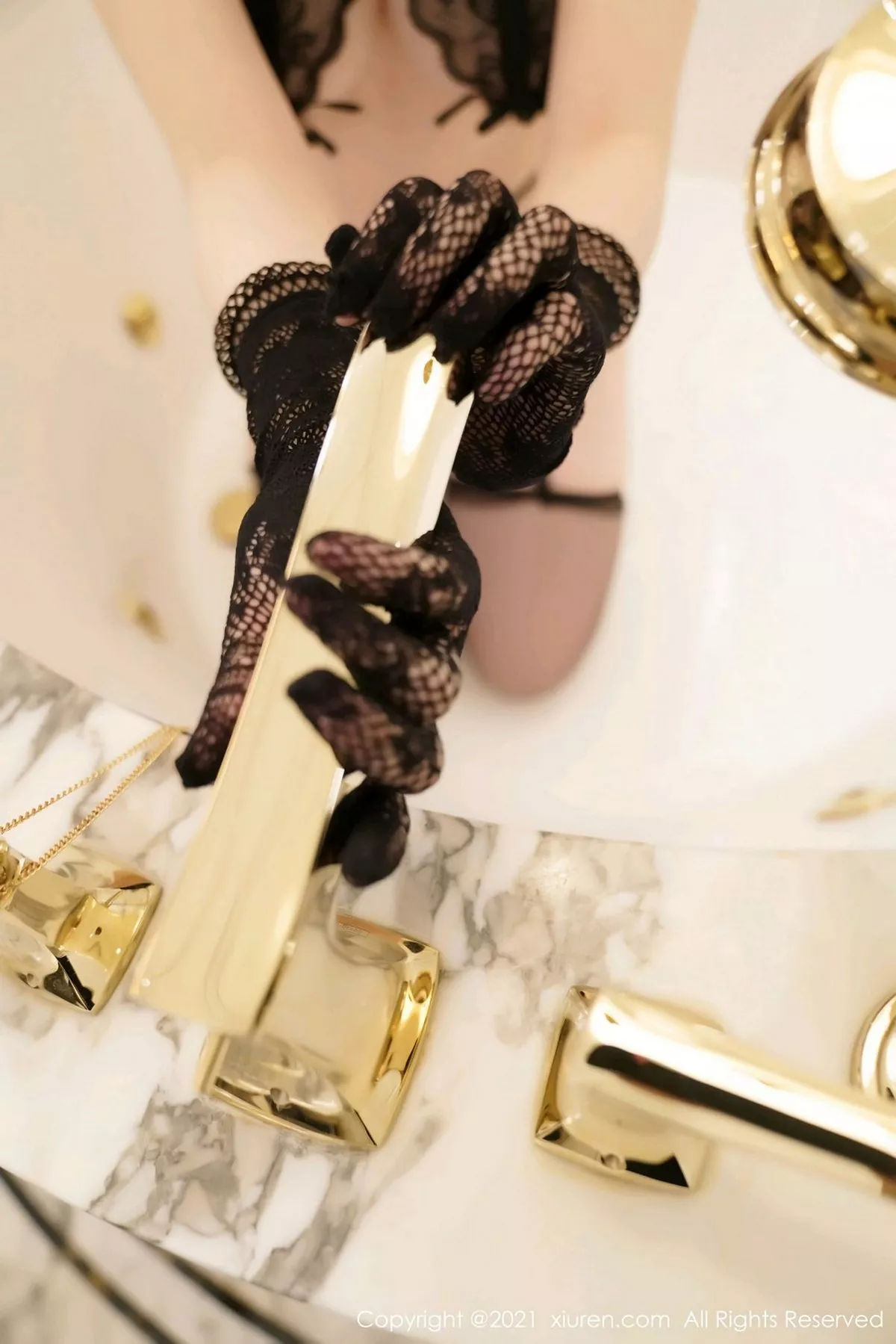 秀人集.com_[XiuRen秀人网]No.2977_女神糯美子Mini澳门旅拍尾随剧情主题黑色情趣内衣秀巨乳诱惑写真62P