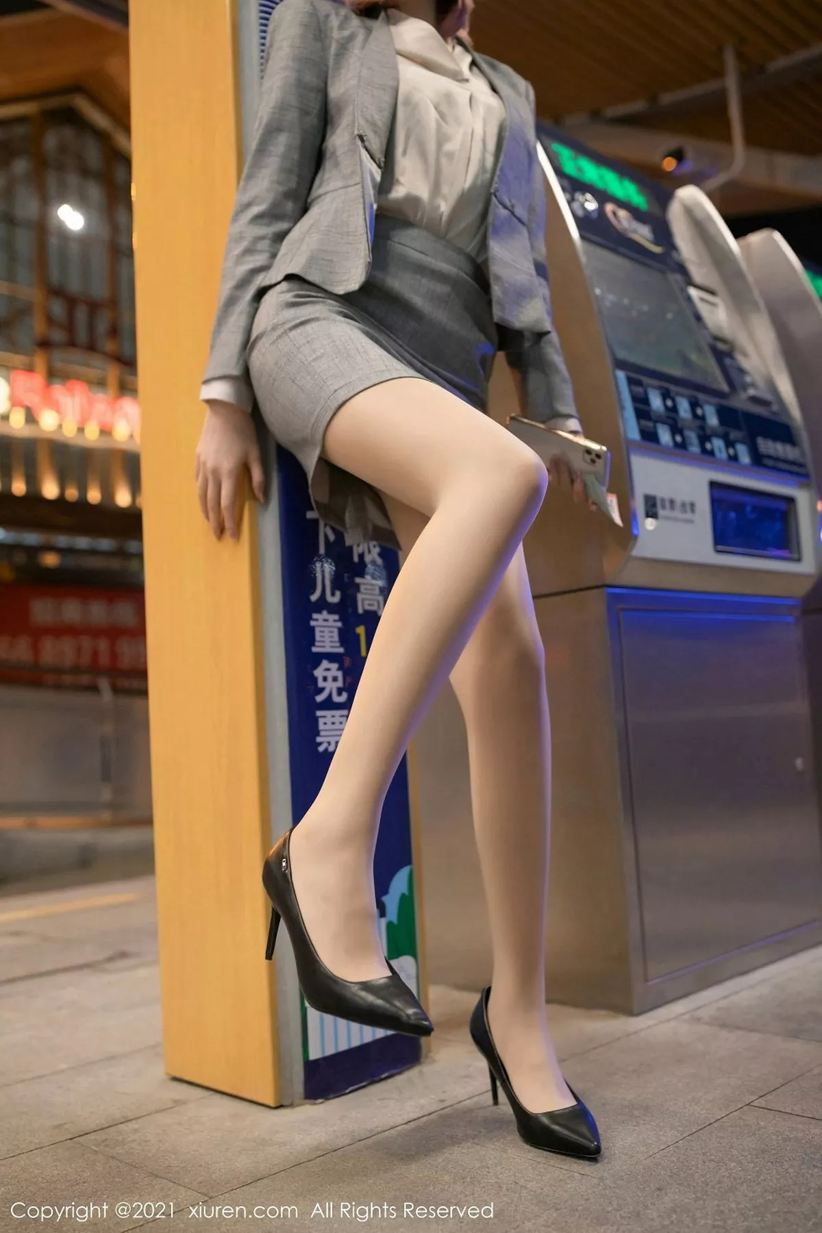 秀人集.com_[XiuRen秀人网]No.2979_女神就是阿朱啊三亚旅拍职场制服主题开档黑丝裤袜撩人诱惑写真66P