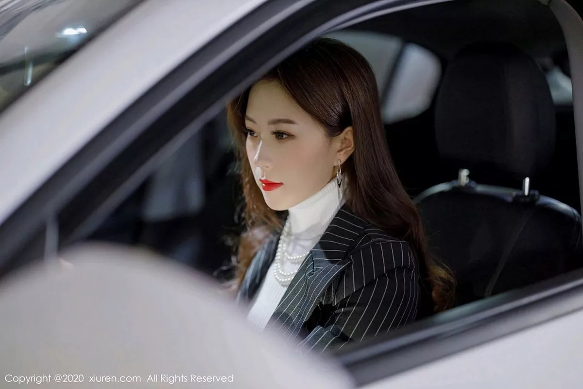 秀人集.com_[XiuRen秀人网]No.2910_嫩模杨紫嫣Cynthia职场女老板主题半脱露开档黑丝裤袜诱惑写真66P