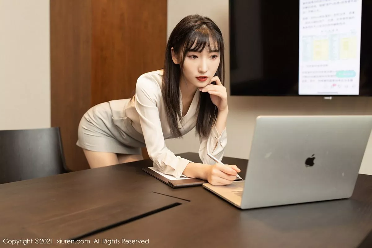 秀人集.com_[XiuRen秀人网]No.2987_嫩模陆萱萱视频培训职场制服主题肉丝裤袜露蕾丝内裤诱惑写真65P