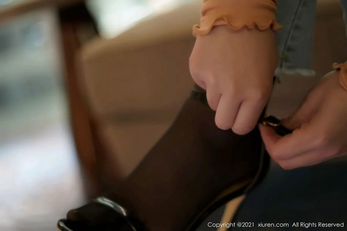 秀人集.com_[XiuRen秀人网]No.2994_嫩模fairy如歌私房紧身内衣主题脱牛仔裤露凹凸身材撩人诱惑写真70P