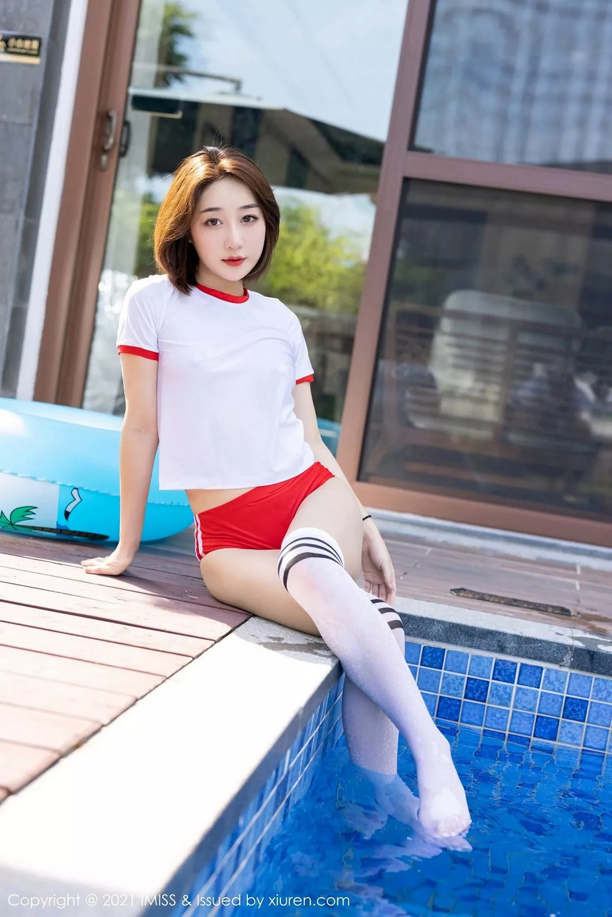 秀人集.com_[IMISS爱蜜社]Vol.542_嫩模九月生户外红色运动内衣秀完美身材泳池湿身透视诱惑写真55P