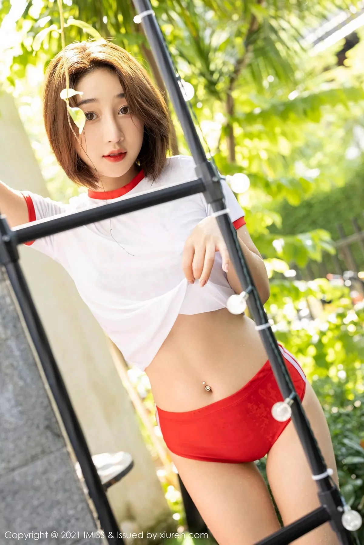 秀人集.com_[IMISS爱蜜社]Vol.542_嫩模九月生户外红色运动内衣秀完美身材泳池湿身透视诱惑写真55P