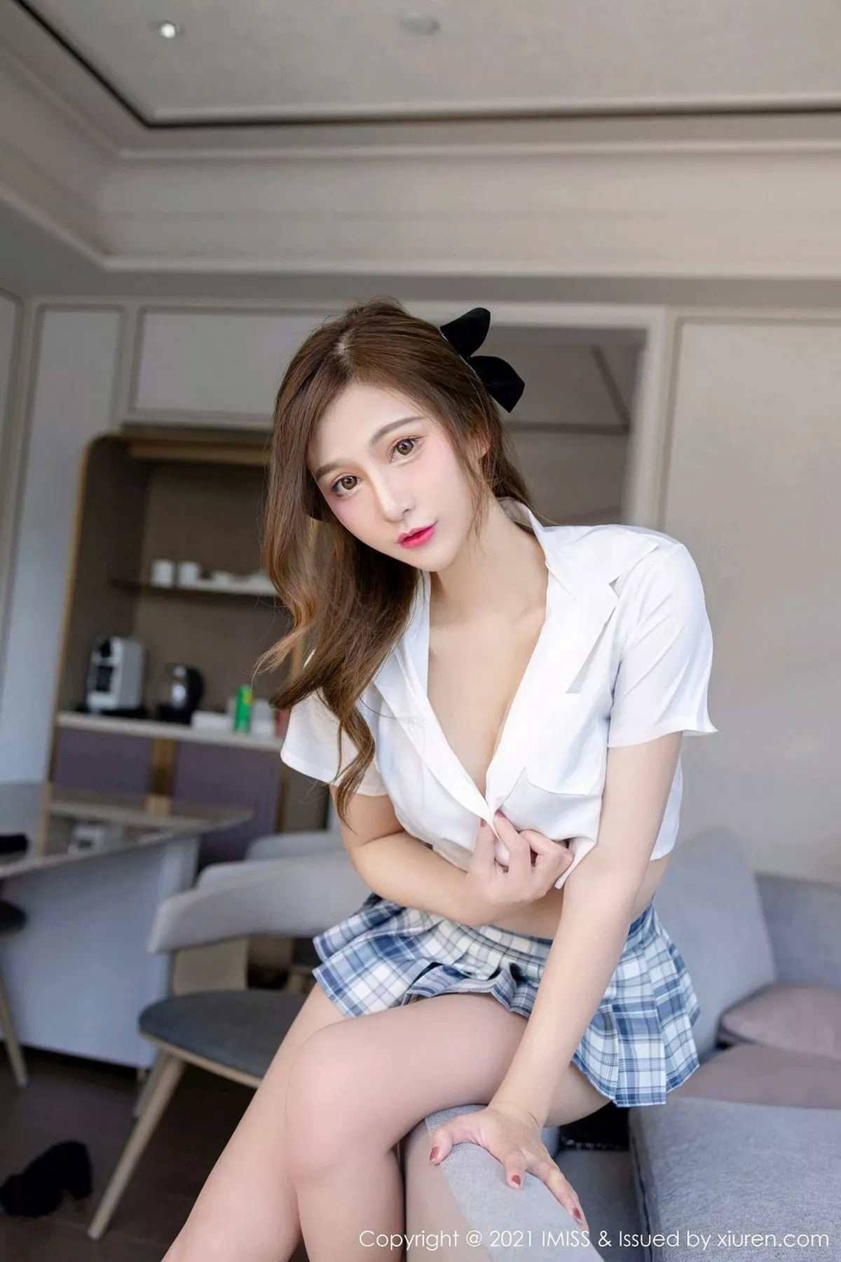 秀人集.com_[IMISS爱蜜社]Vol.543_气质女神Lavinia肉JK制服配黑丝筒袜露性感内衣诱惑写真61P