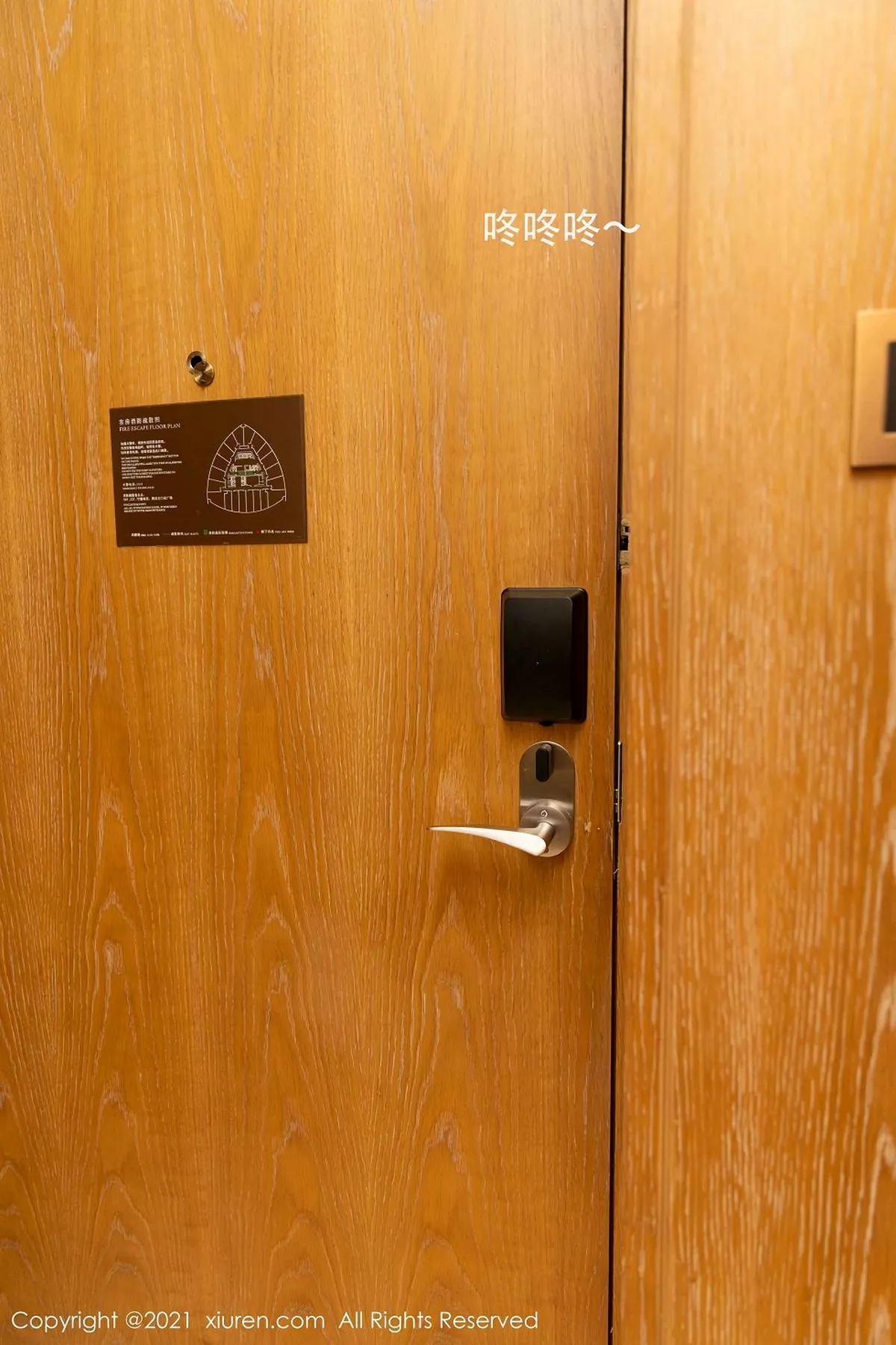 秀人集.com_[XiuRen秀人网]No.3006_女神Egg_尤妮丝居家女友主题开档肉丝裤袜秀丰胸肥臀诱惑写真66P