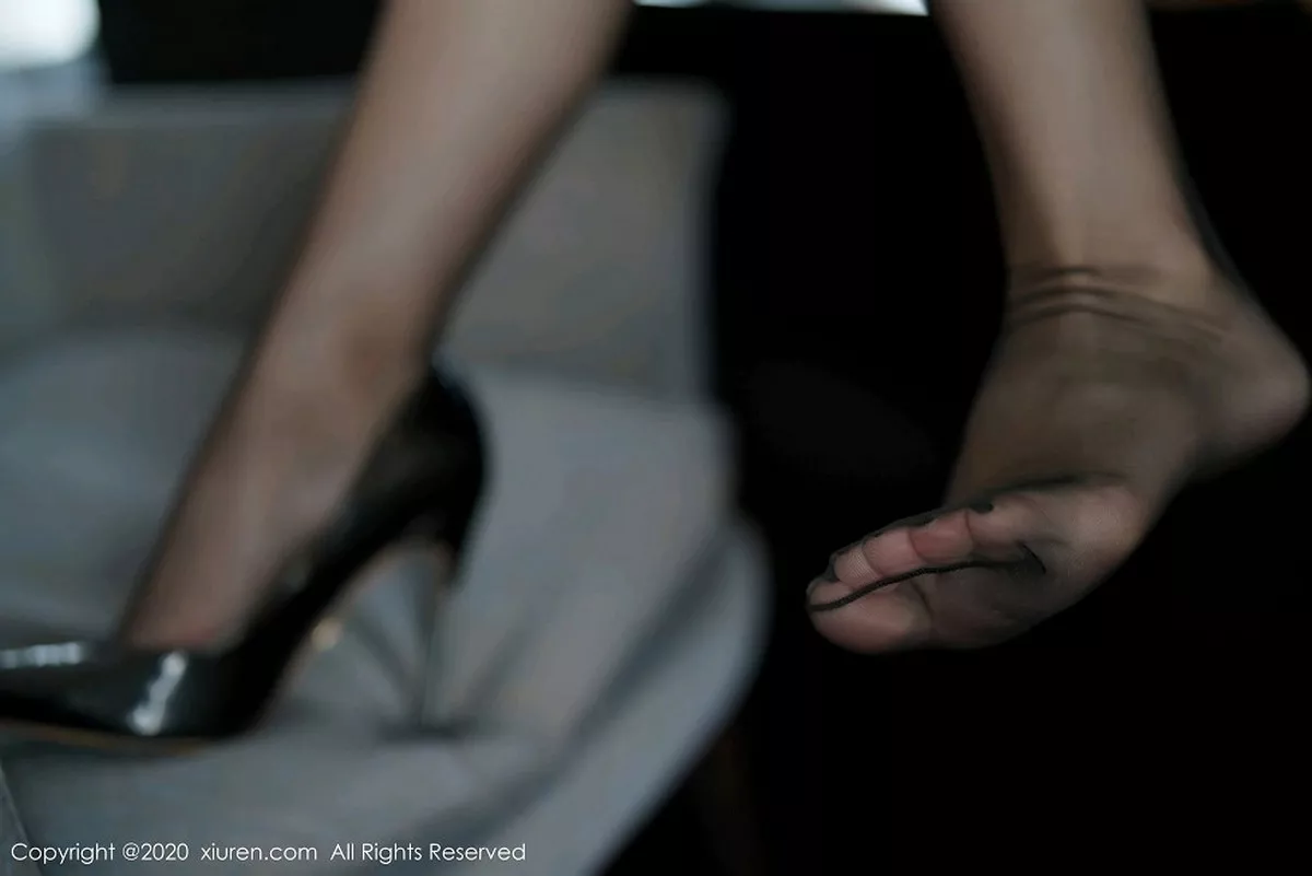 秀人集.com_[XiuRen秀人网]No.2915_女神周于希Sandy空姐真实场景剧情主题红色内衣配黑丝诱惑写真106P