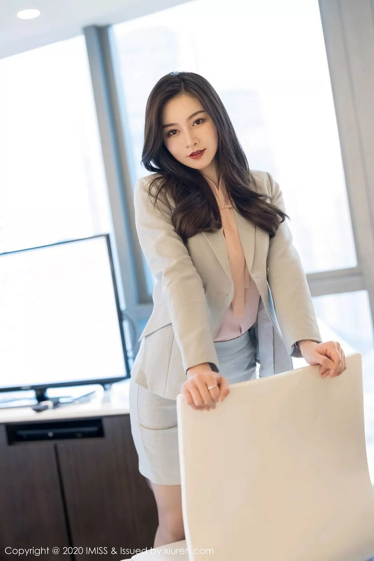 秀人集.com_[IMISS爱蜜社]Vol.538_气质美女Vanessa脱OL制服露性感内衣秀完美身材诱惑写真60P