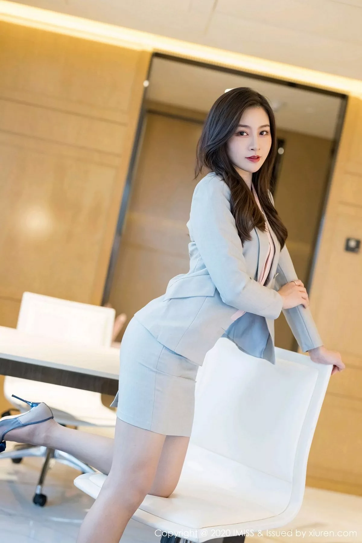 秀人集.com_[IMISS爱蜜社]Vol.538_气质美女Vanessa脱OL制服露性感内衣秀完美身材诱惑写真60P