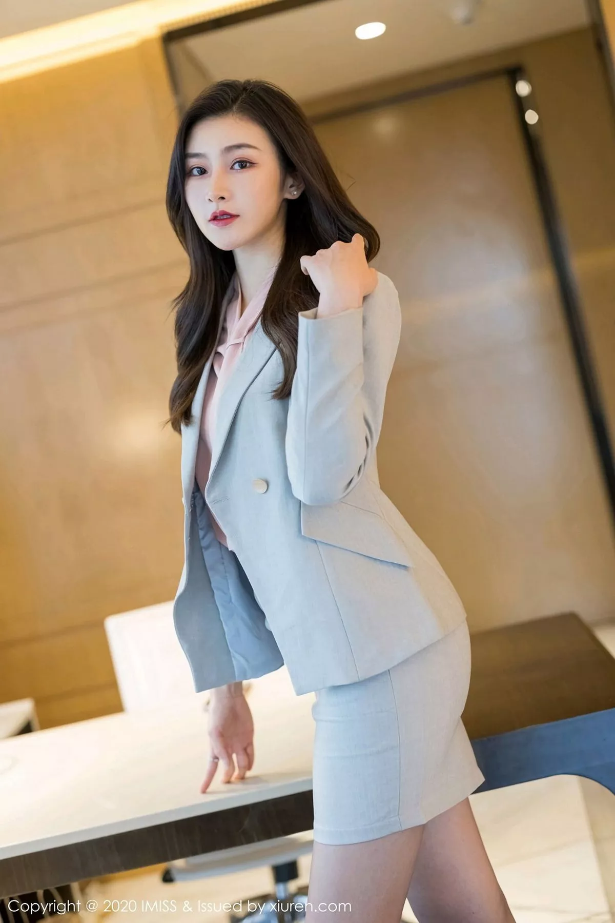 秀人集.com_[IMISS爱蜜社]Vol.538_气质美女Vanessa脱OL制服露性感内衣秀完美身材诱惑写真60P