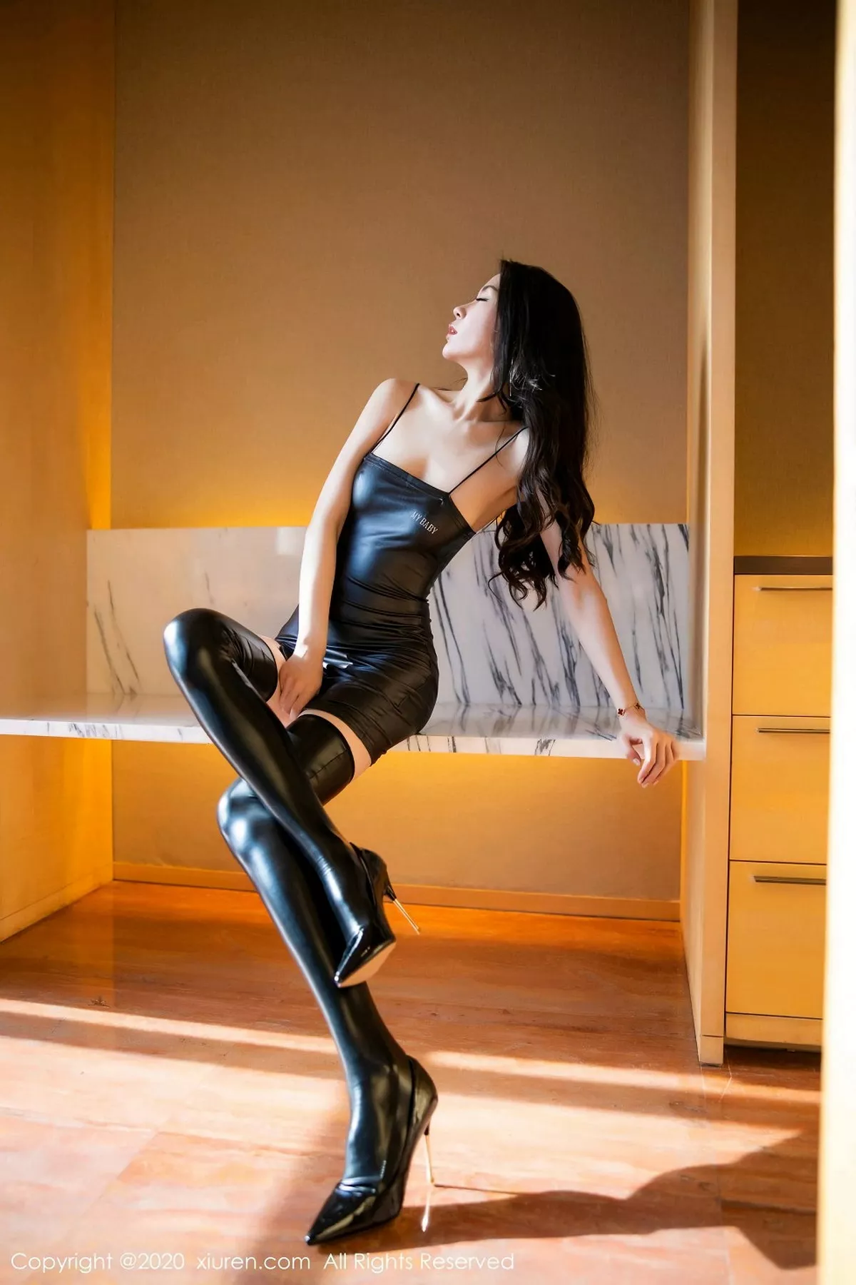 秀人集.com_[XiuRen秀人网]No.2920_嫩模梦心月心愿旅拍私房黑色性感皮衣紧身秀高挑身材诱惑写真93P