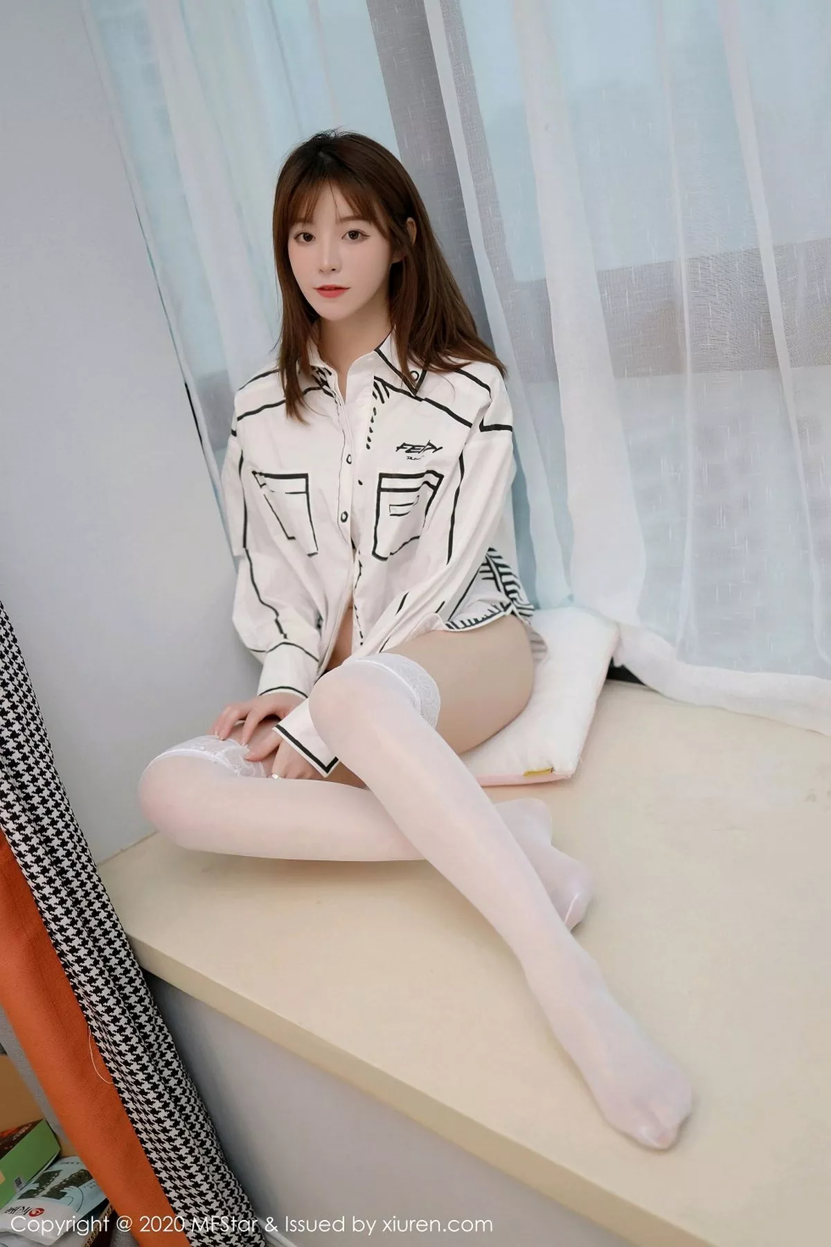 秀人集.com_[MFStar模范学院]Vol.427_嫩模Yoo优优性感衬衫露黑色内衣配黑白蕾丝袜诱惑写真41P